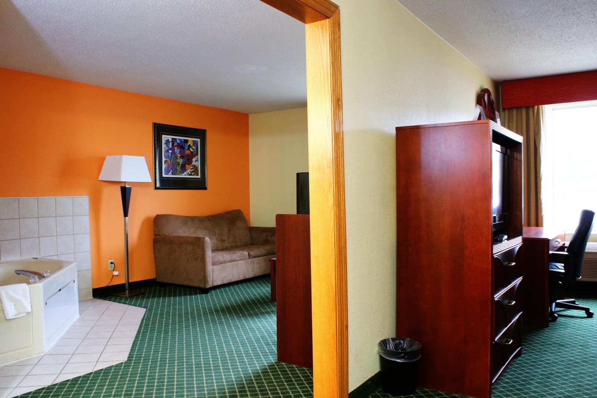 Days Inn & Suites by Wyndham Bloomington/Normal IL gallery photo in Bloomington, IL — image 27
