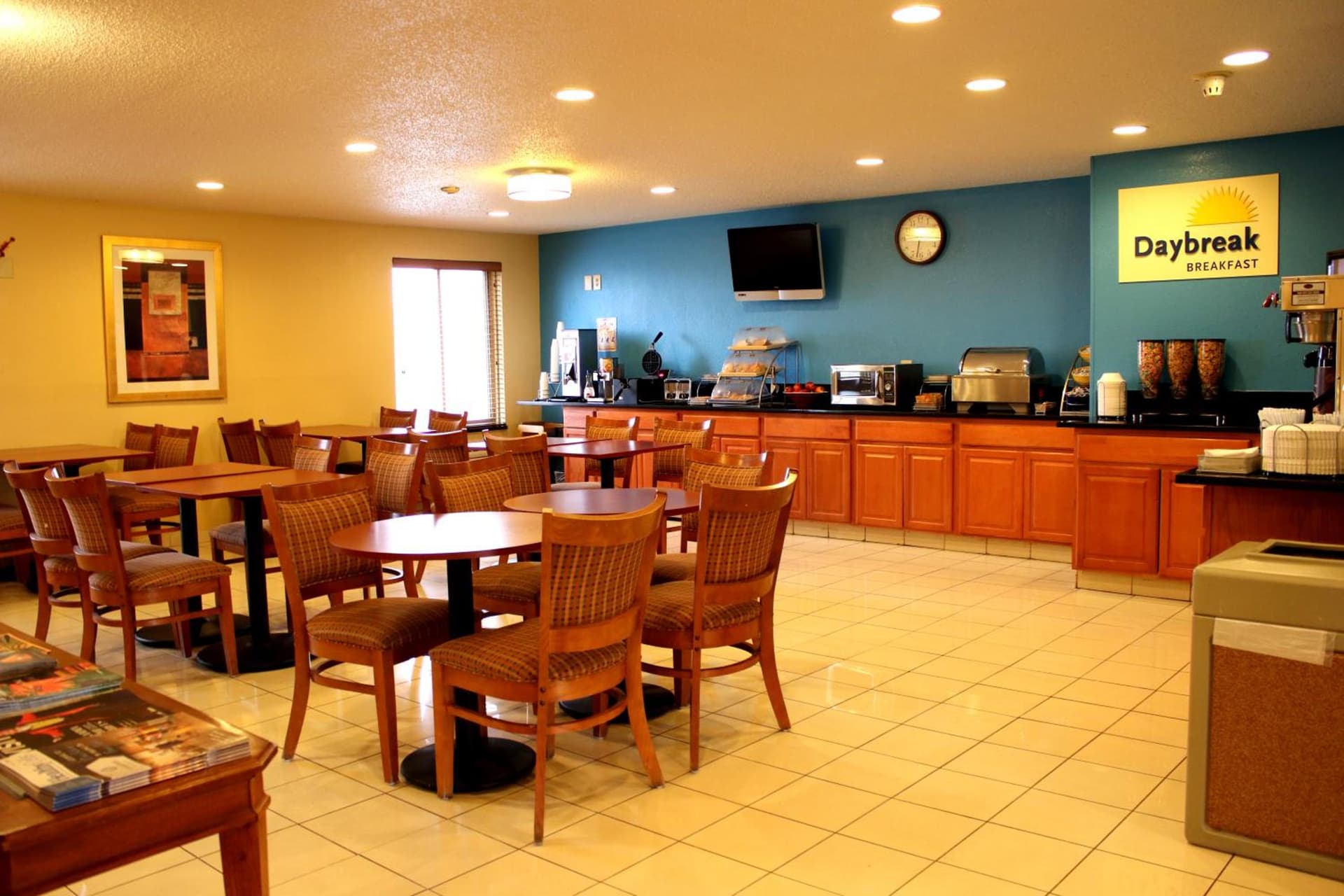 Days Inn & Suites by Wyndham Bloomington/Normal IL gallery photo in Bloomington, IL — image 20