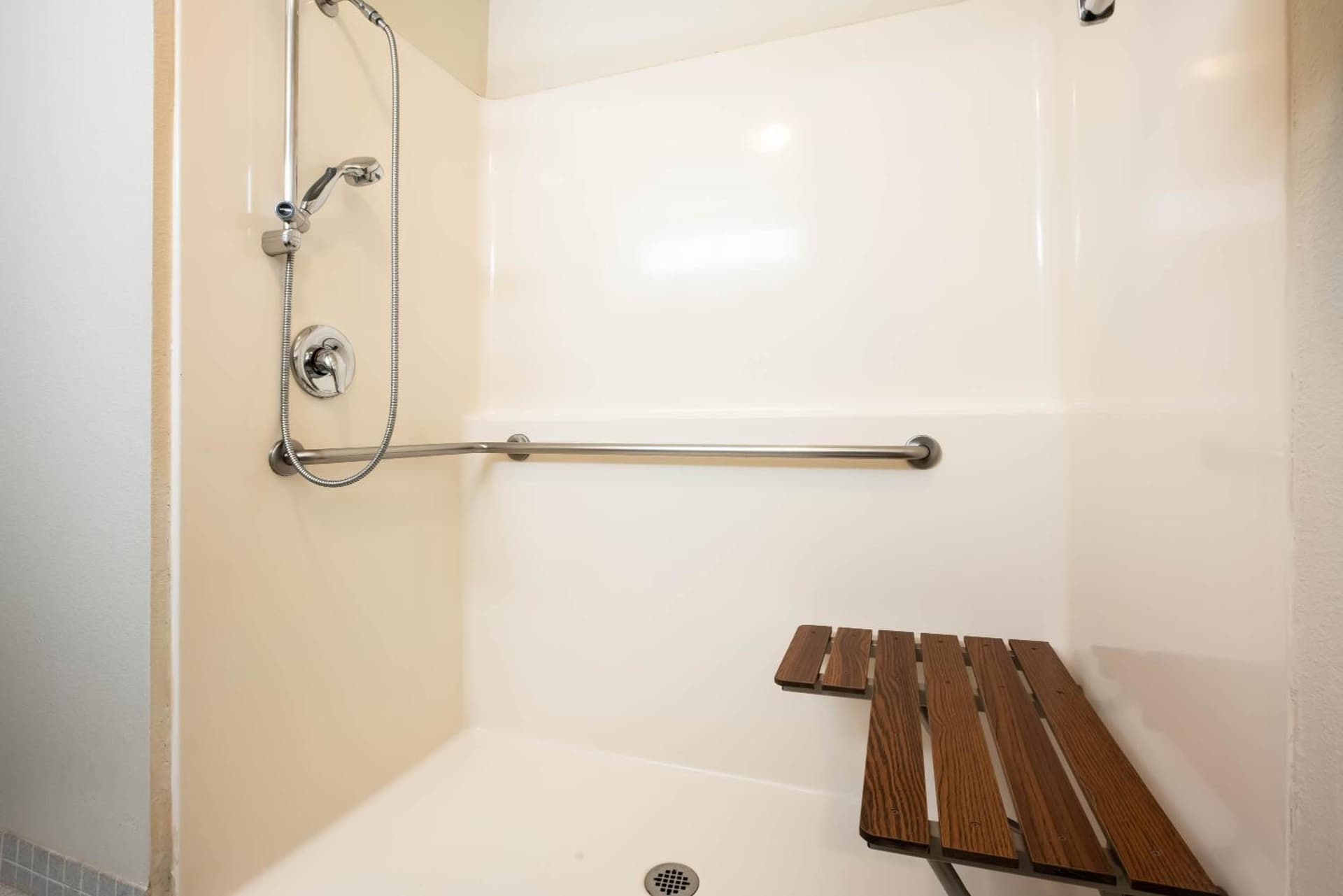 La Quinta by Wyndham Portland Airport interior in Portland, OR — gallery photo 2