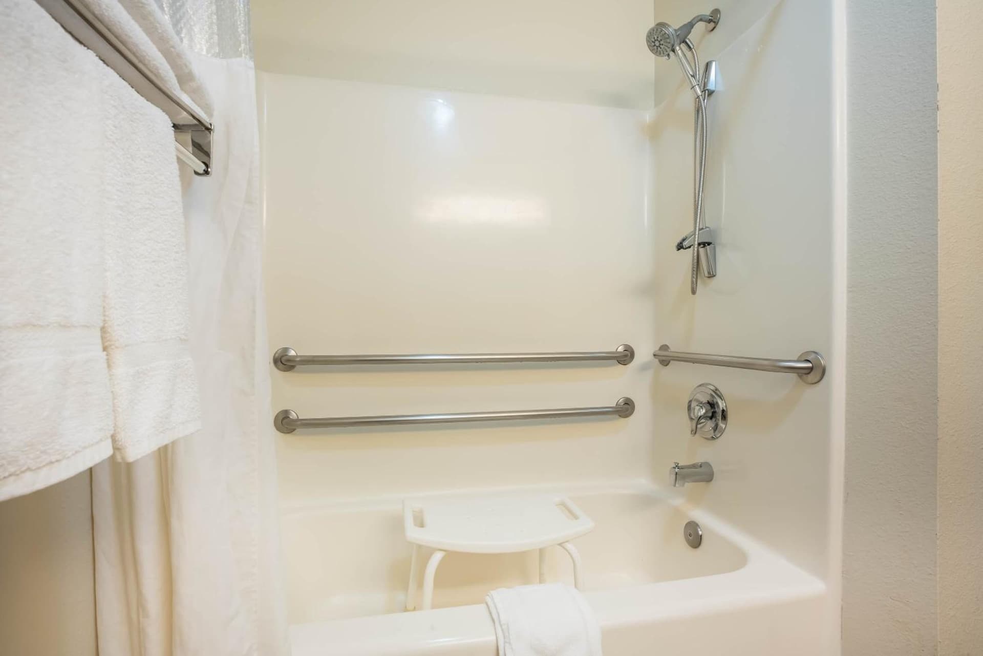 La Quinta by Wyndham Portland Airport gallery photo in Portland, OR — image 61