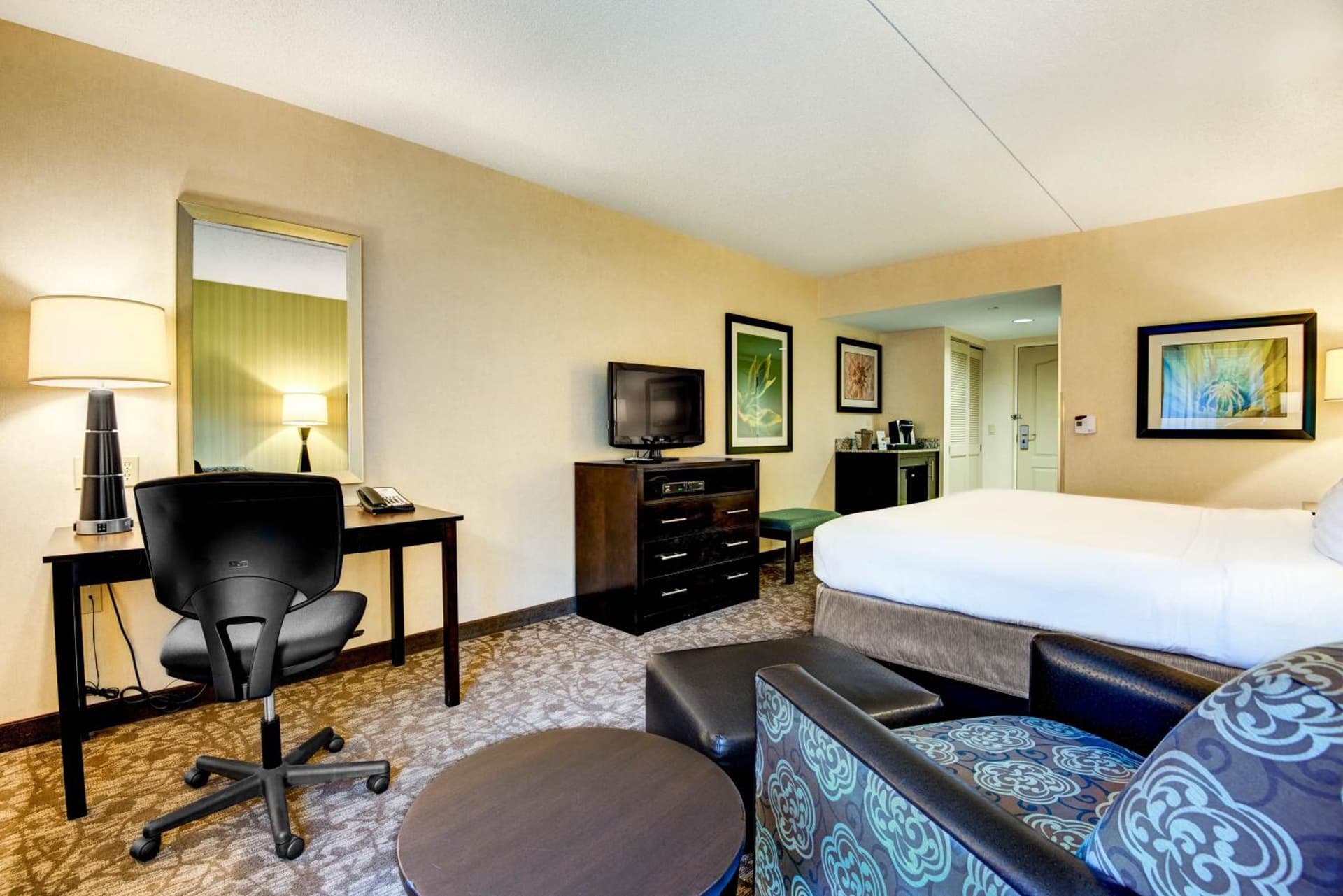 Holiday Inn Express - Neptune by IHG gallery photo in Neptune City, NJ — image 25