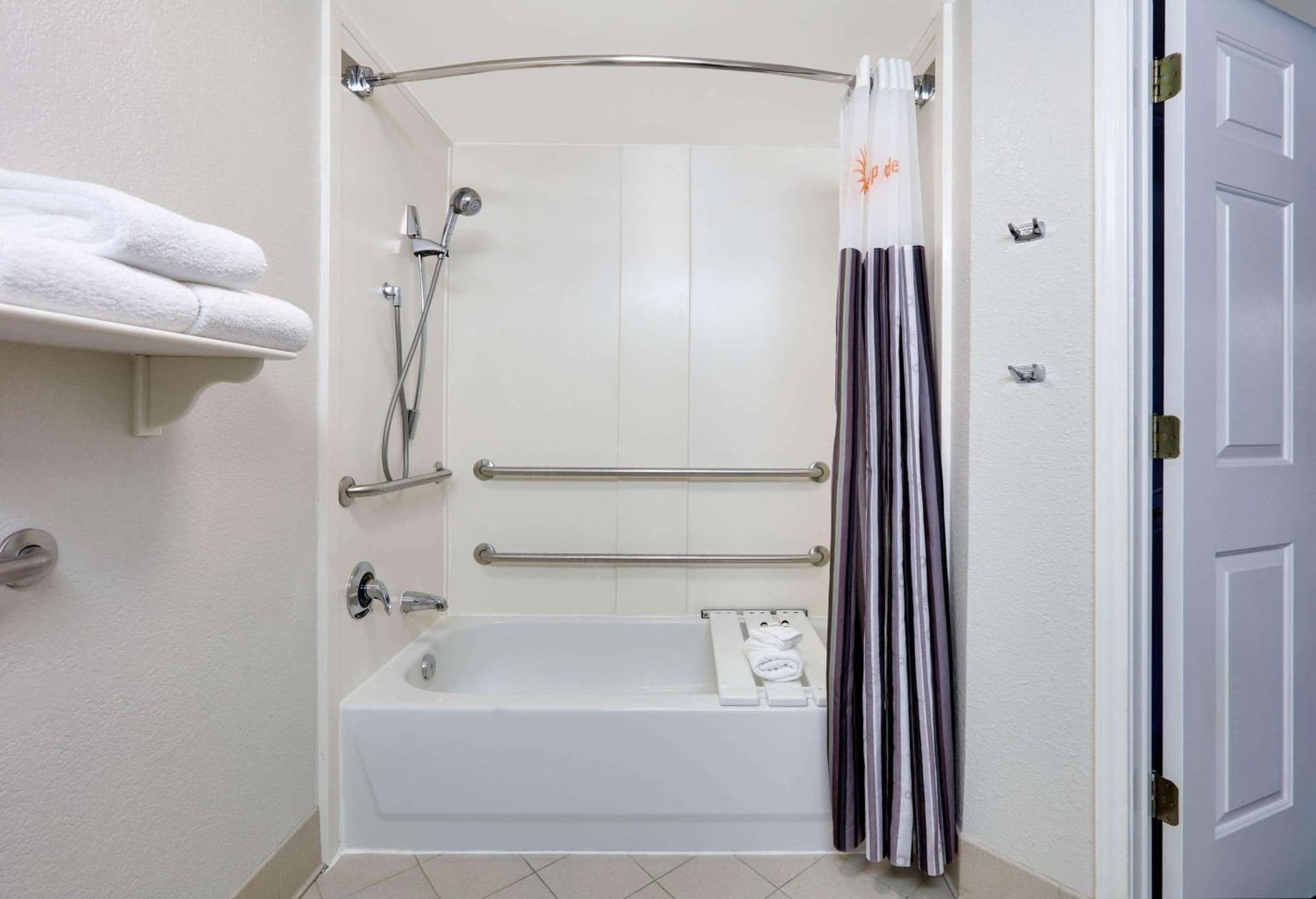 La Quinta by Wyndham Dallas North Central gallery photo in Dallas, TX — image 14