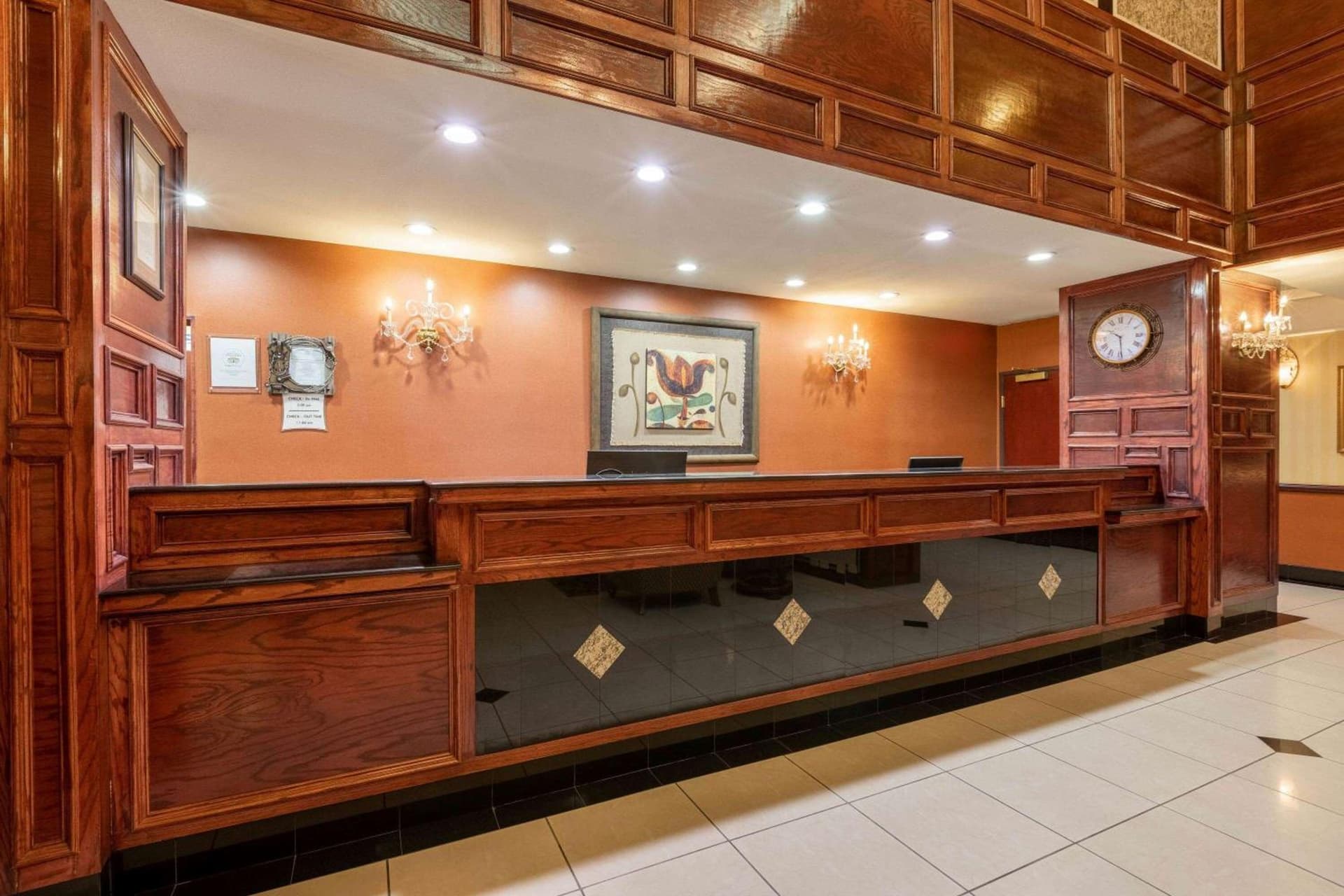 La Quinta by Wyndham Dodge City interior in Dodge City, KS — gallery photo 2