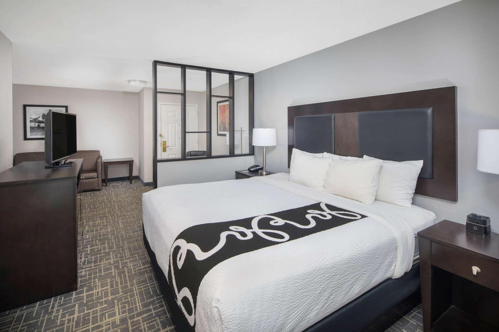 La Quinta by Wyndham Atlanta Airport South interior in Atlanta, GA — gallery photo 2