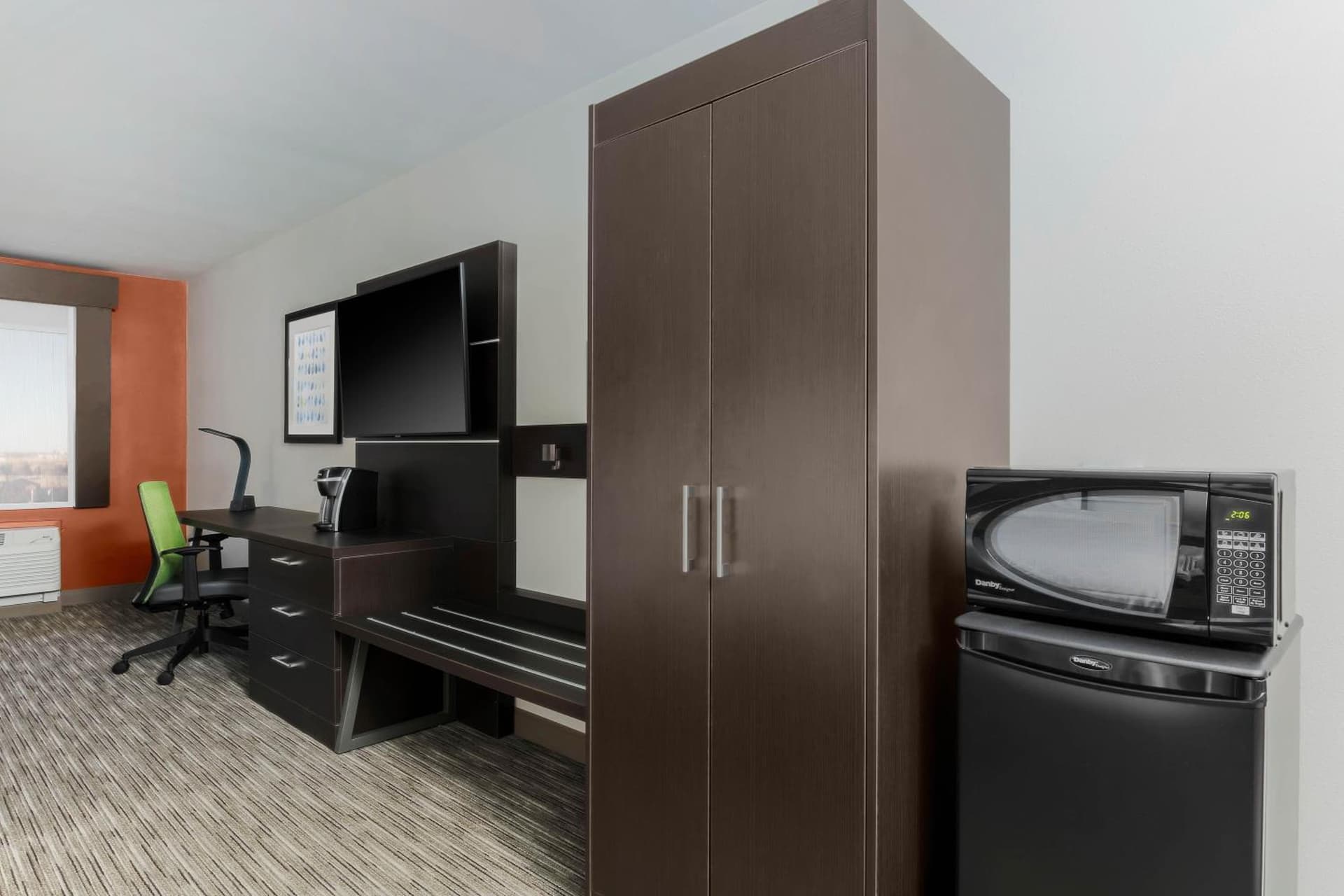 Holiday Inn Express & Suites Chicago O'Hare Airport by IHG gallery photo in Des Plaines, IL — image 44