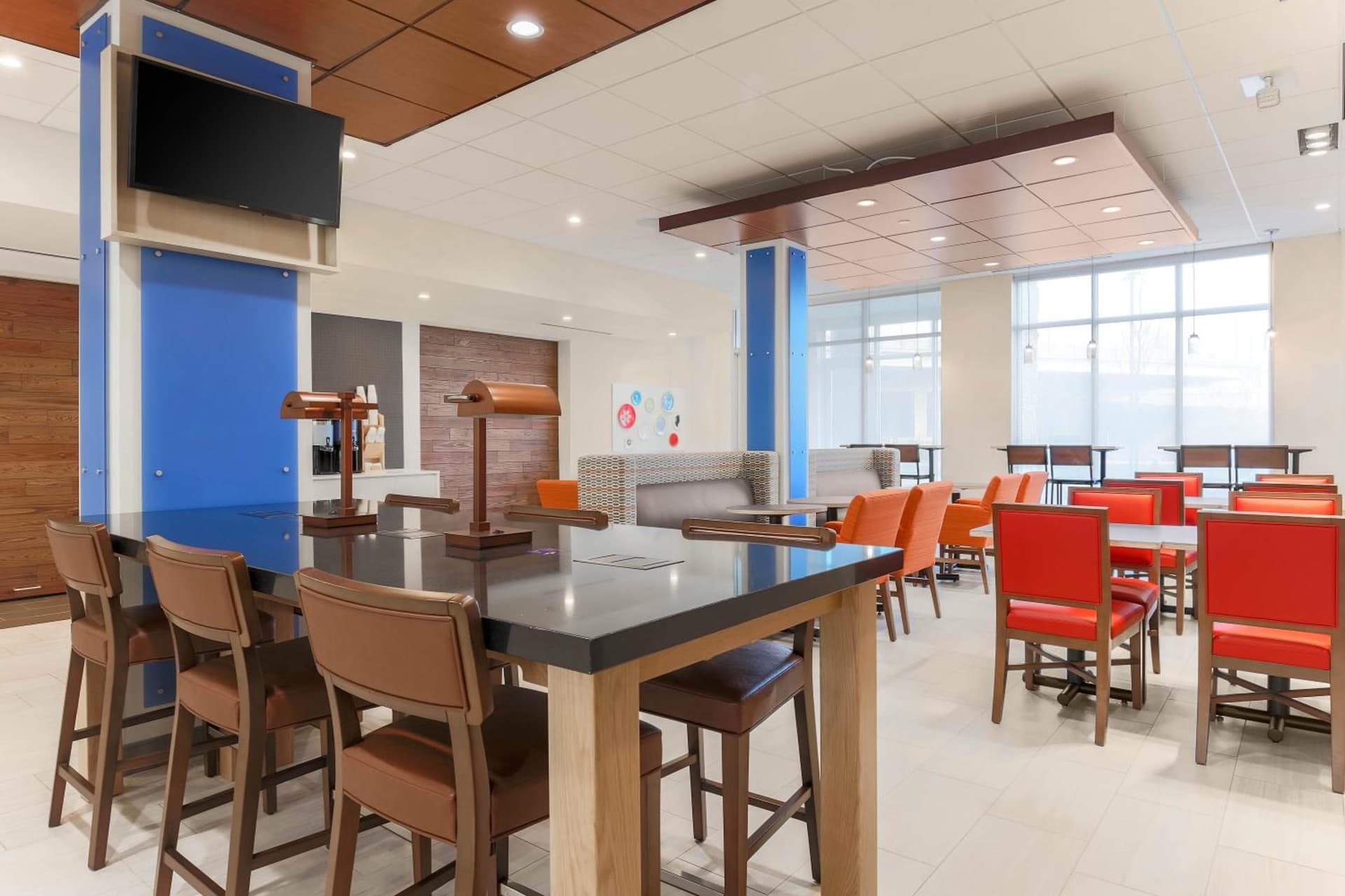 Holiday Inn Express & Suites Chicago O'Hare Airport by IHG gallery photo in Des Plaines, IL — image 39