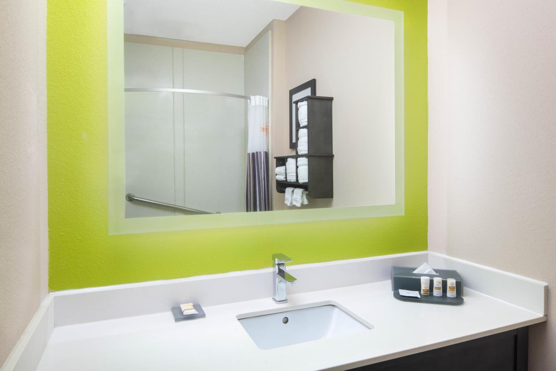 La Quinta Inn by Wyndham Calhoun South I-75 interior in Calhoun, GA — gallery photo 2