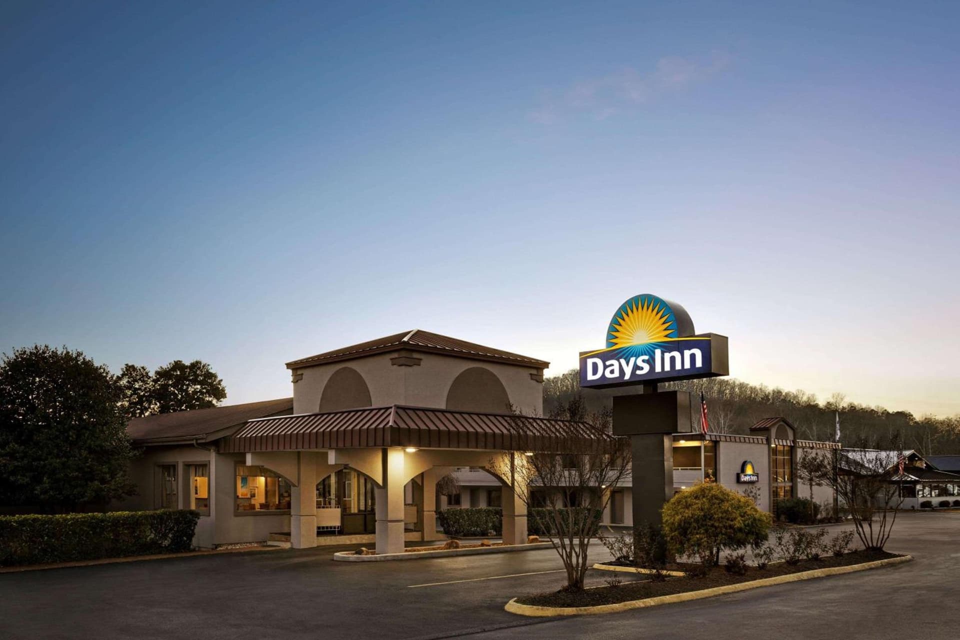 Days Inn by Wyndham Oak Ridge Knoxville property views in Oak Ridge, TN — gallery photo 3