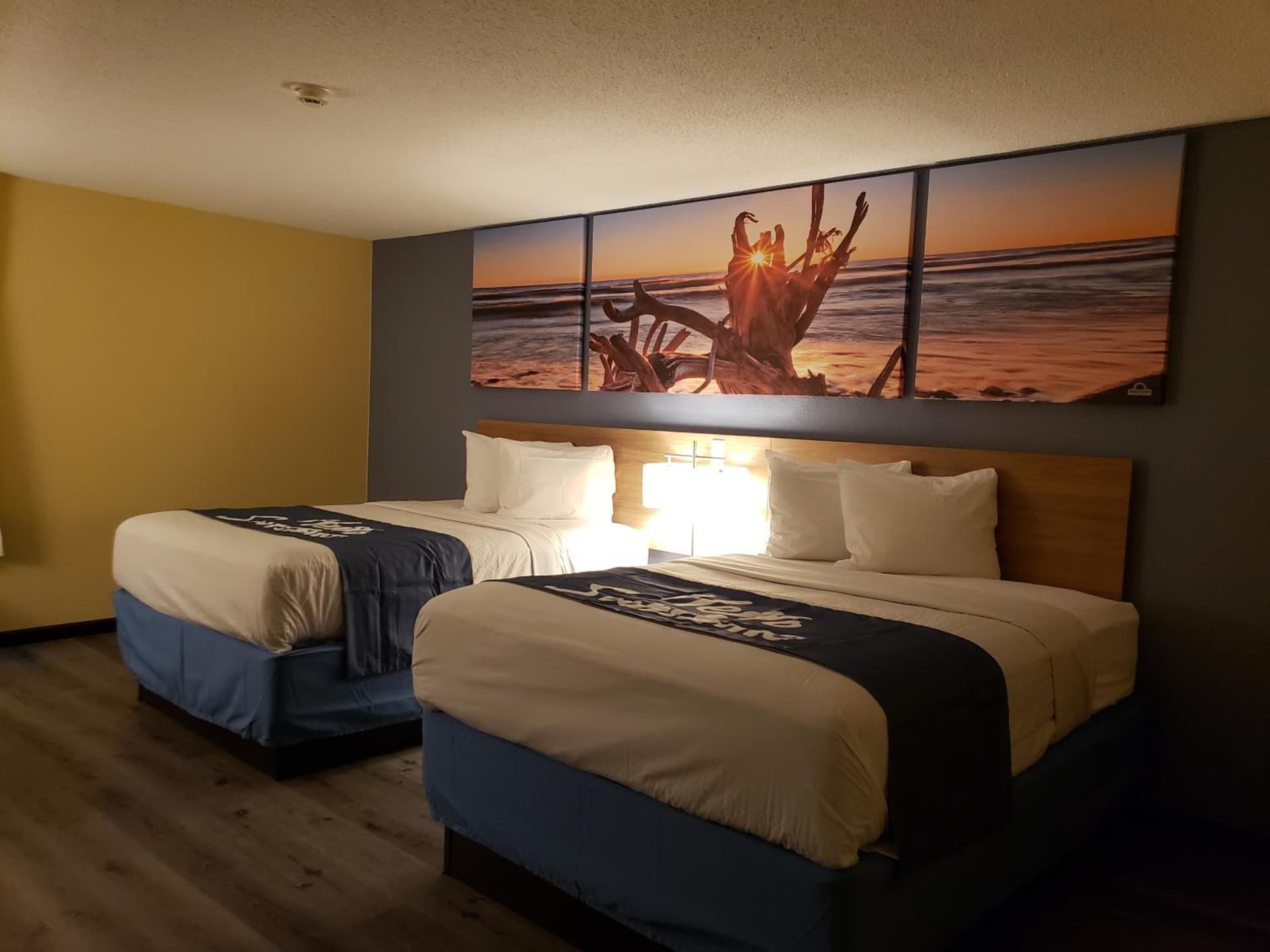 Days Inn & Suites by Wyndham Merrillville property views in Merrillville, IN — gallery photo 3
