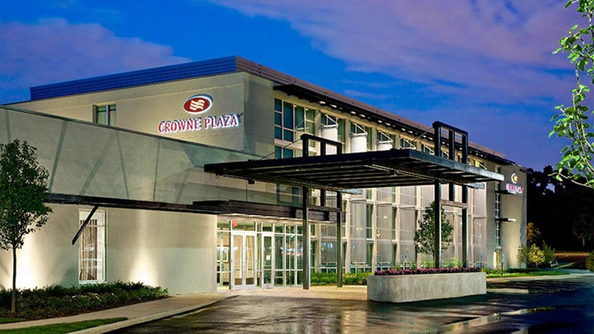 Crowne Plaza Hotel Glen Ellyn/Lombard by IHG featured exterior or lobby in Glen Ellyn, IL — similar hotel