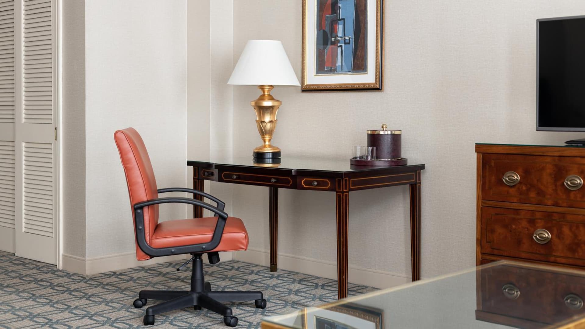 The Berkeley Richmond, Outset Collection by Hilton interior in Richmond, VA — gallery photo 2