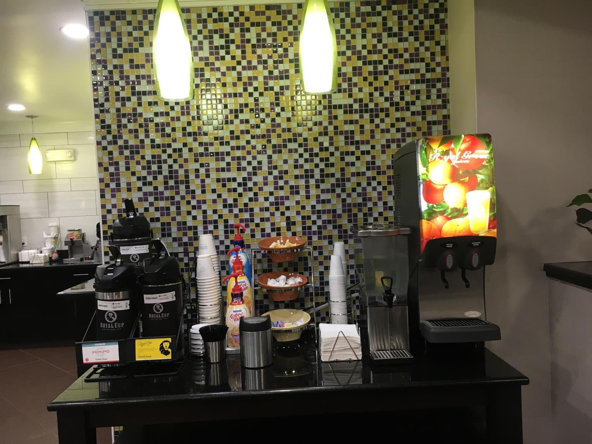 La Quinta Inn & Suites by Wyndham Louisville East gallery photo in Louisville, KY — image 42