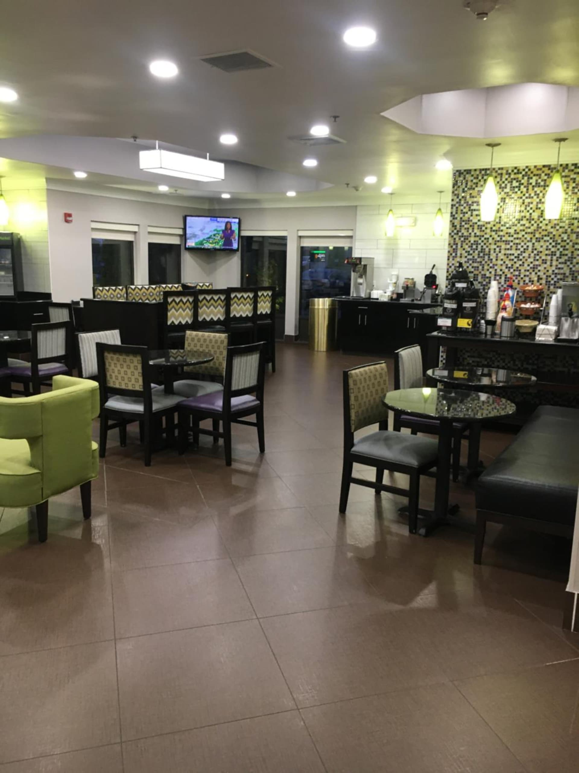 La Quinta Inn & Suites by Wyndham Louisville East gallery photo in Louisville, KY — image 27