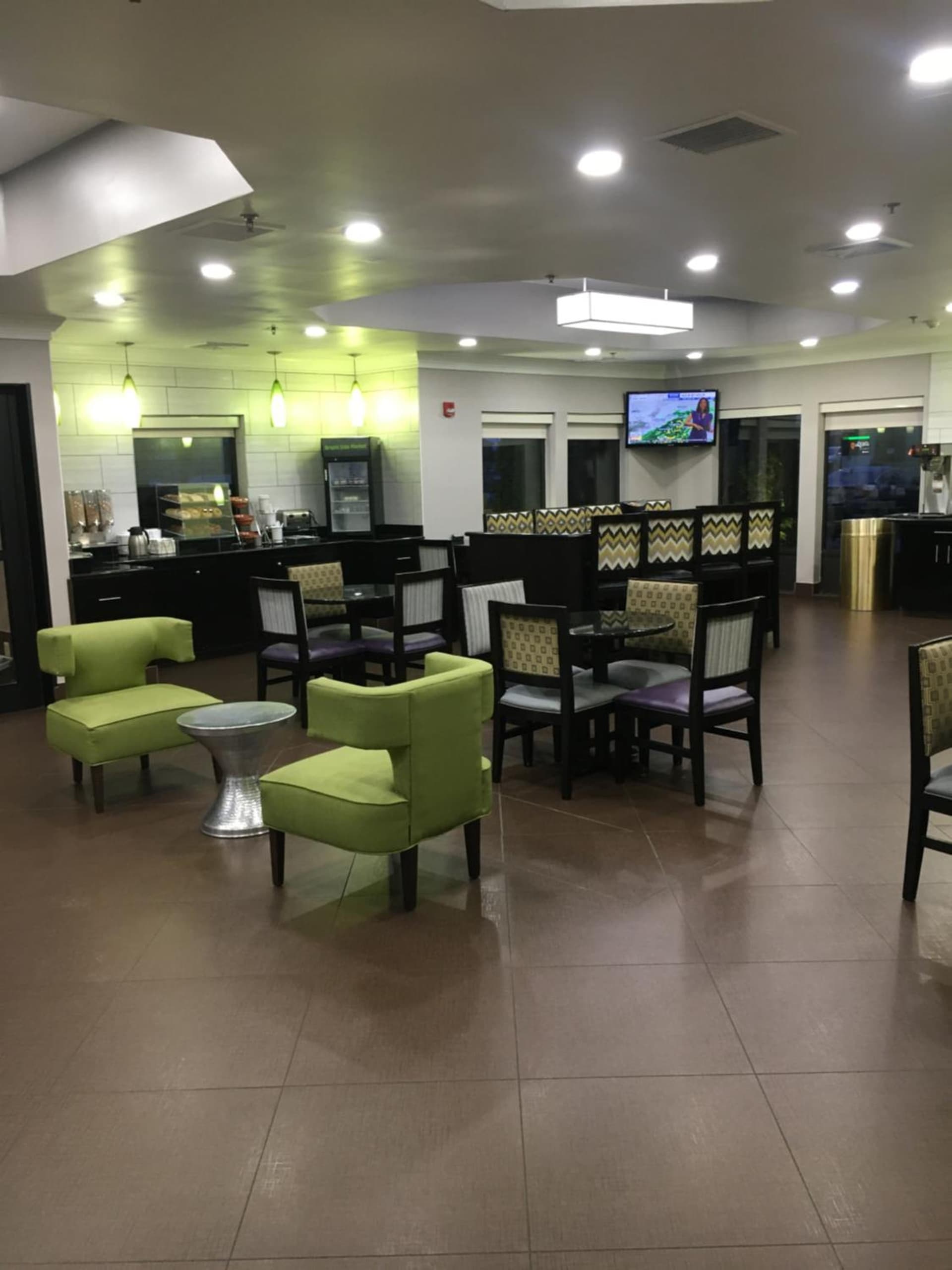 La Quinta Inn & Suites by Wyndham Louisville East gallery photo in Louisville, KY — image 57