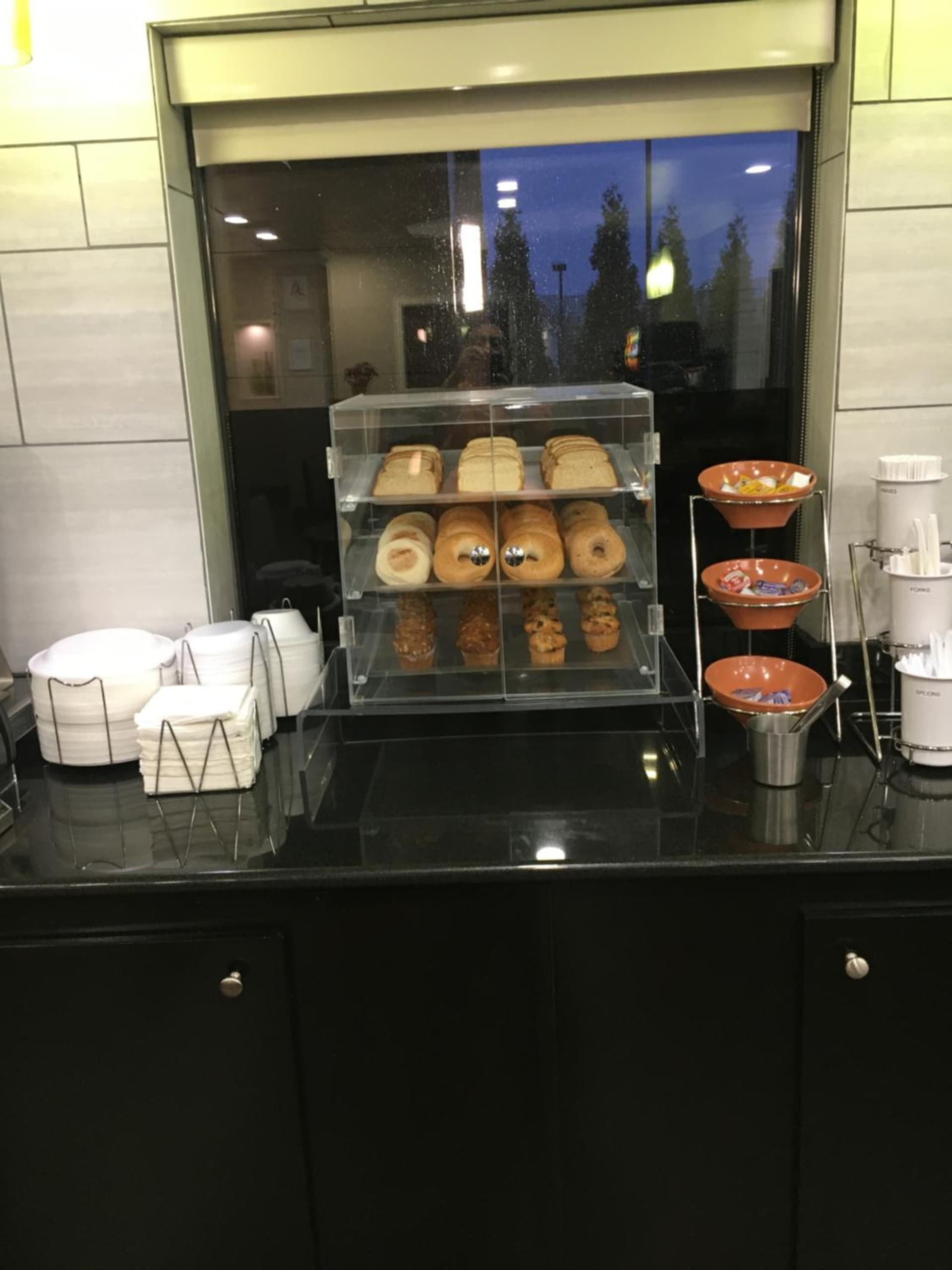 La Quinta Inn & Suites by Wyndham Louisville East gallery photo in Louisville, KY — image 47