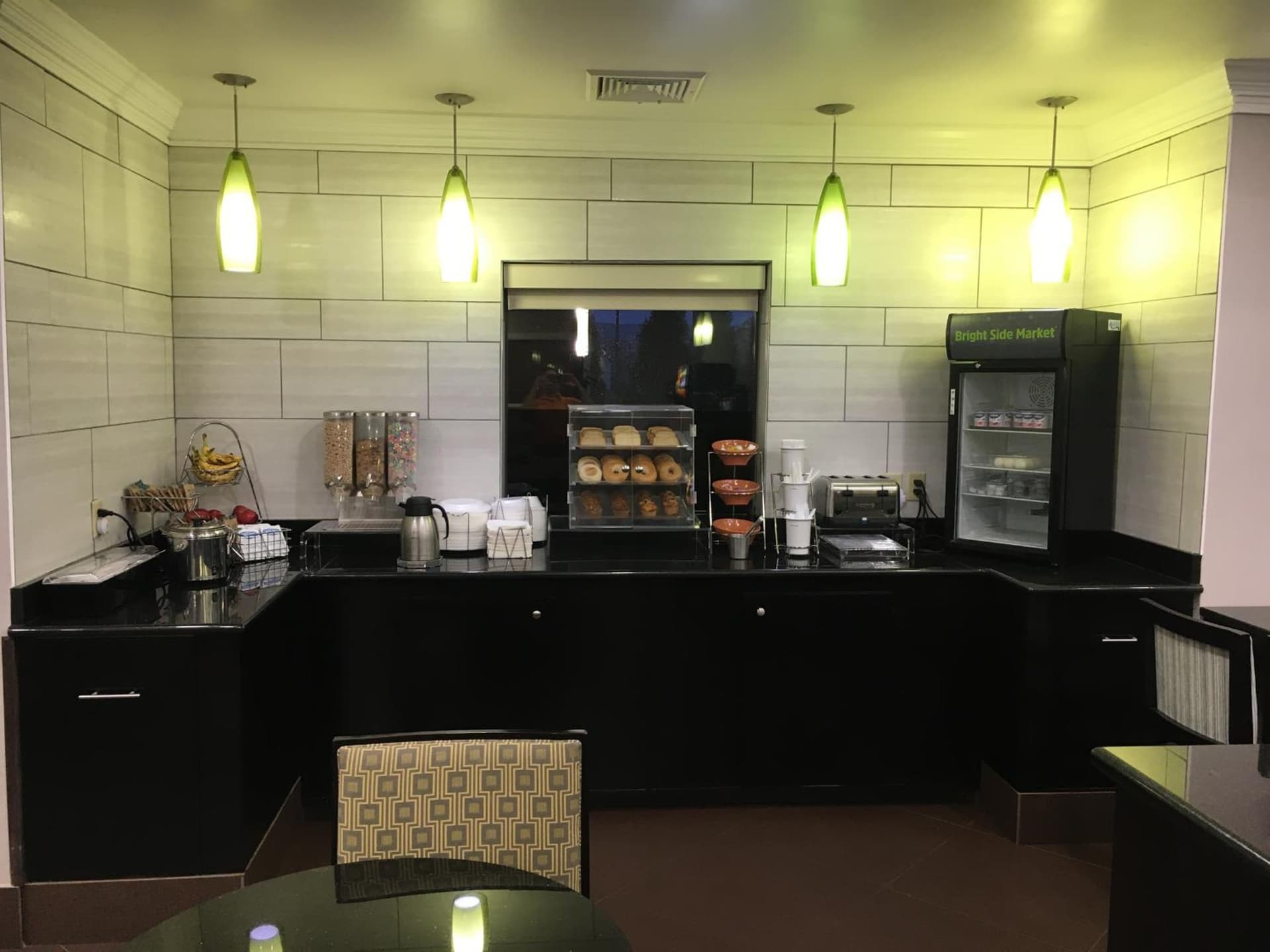 La Quinta Inn & Suites by Wyndham Louisville East gallery photo in Louisville, KY — image 48