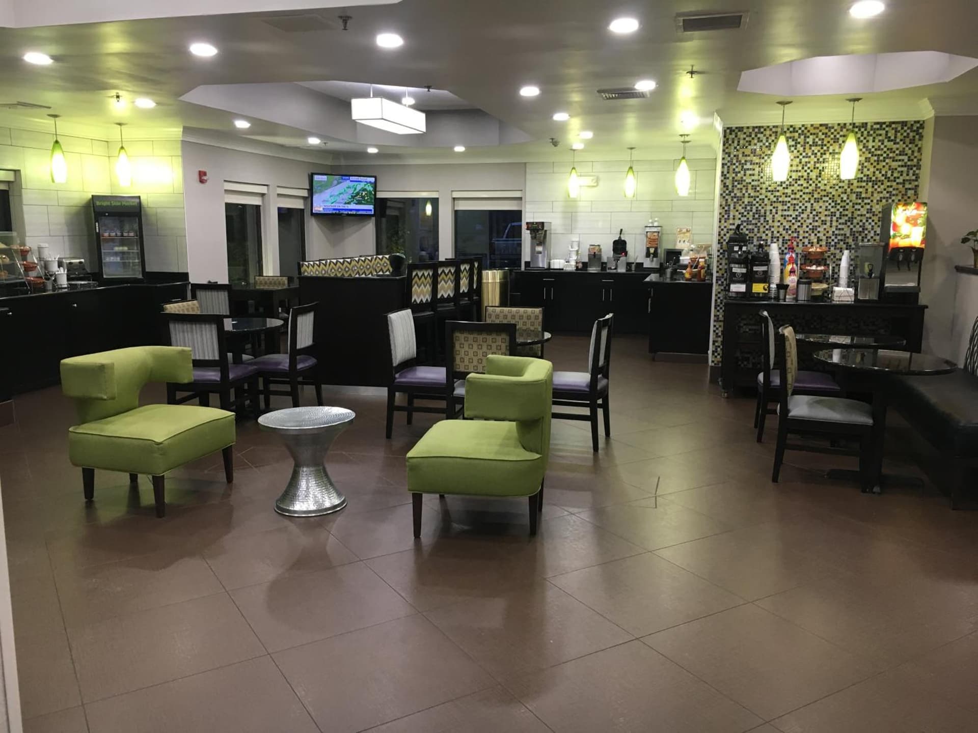 La Quinta Inn & Suites by Wyndham Louisville East gallery photo in Louisville, KY — image 25