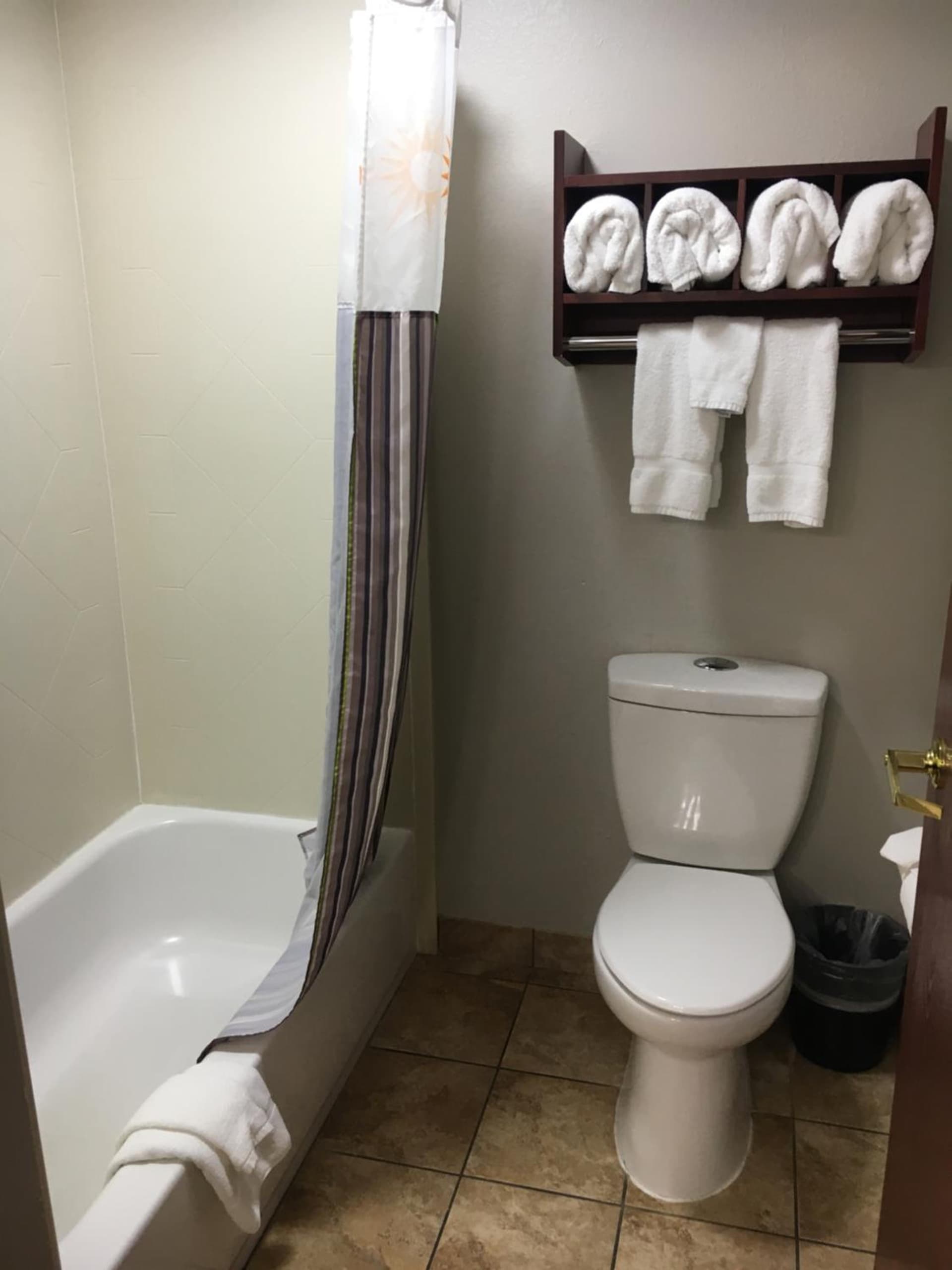 La Quinta Inn & Suites by Wyndham Louisville East gallery photo in Louisville, KY — image 15
