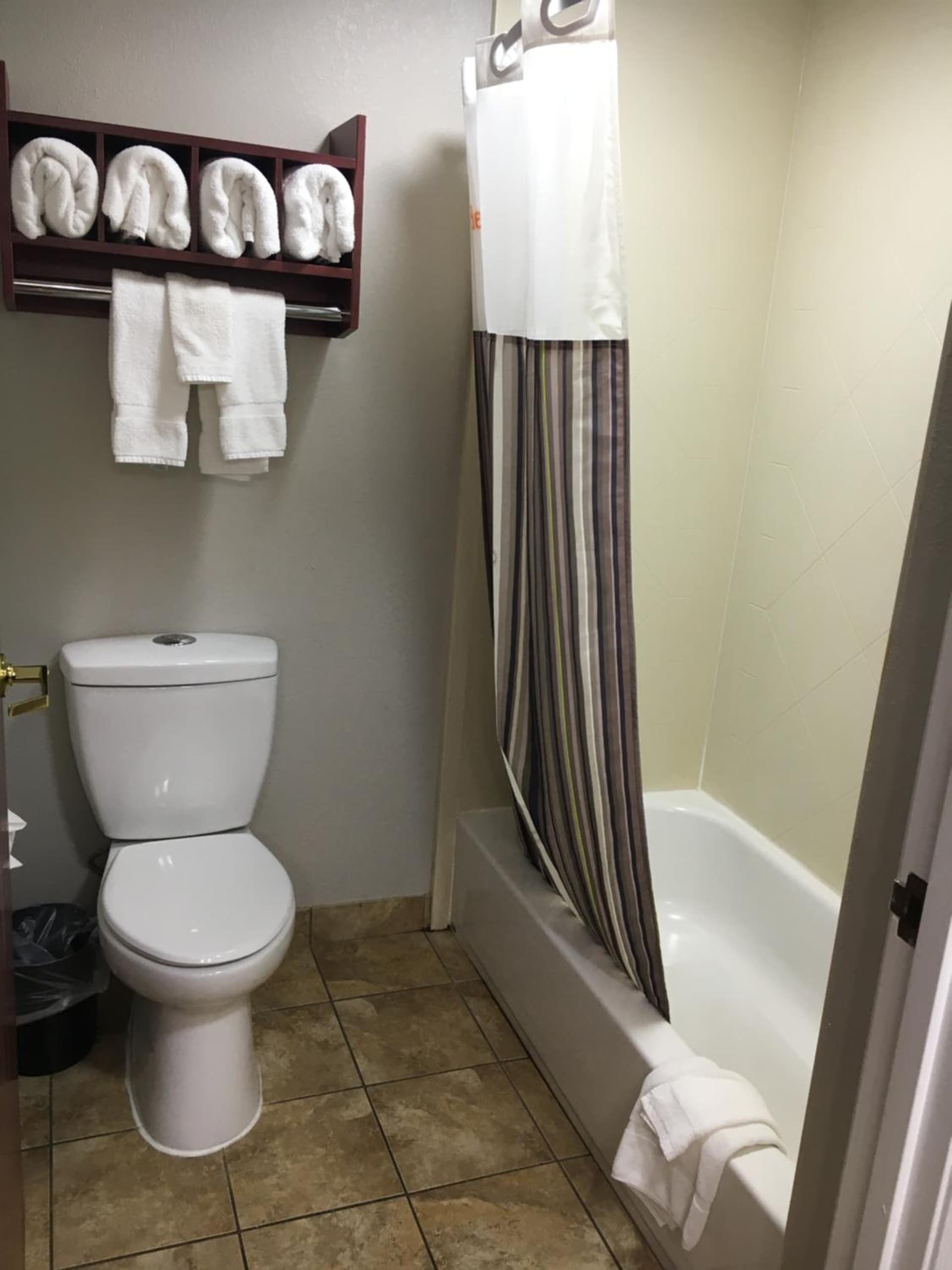 La Quinta Inn & Suites by Wyndham Louisville East gallery photo in Louisville, KY — image 23