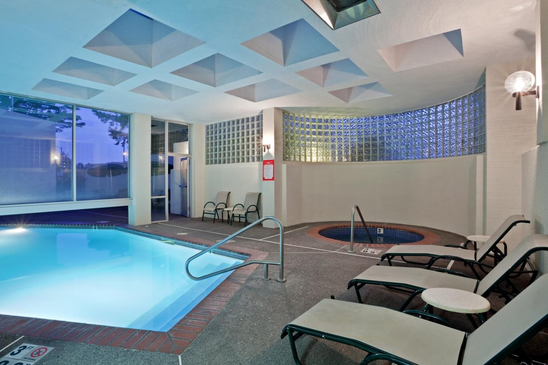 AC Hotel by Marriott Portland Lake Oswego gallery photo in Lake Oswego, OR — image 51