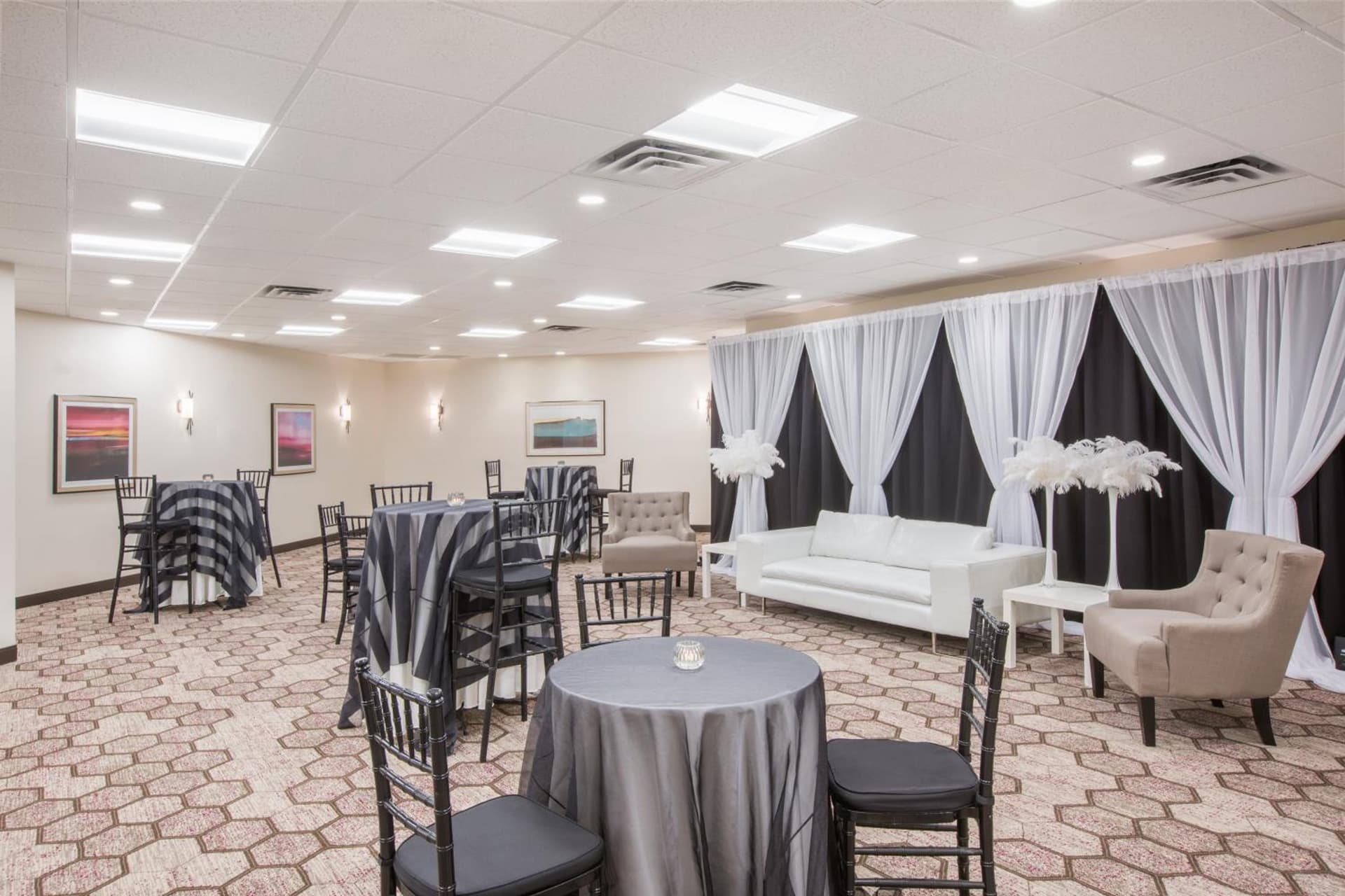 AC Hotel by Marriott Portland Lake Oswego gallery photo in Lake Oswego, OR — image 6