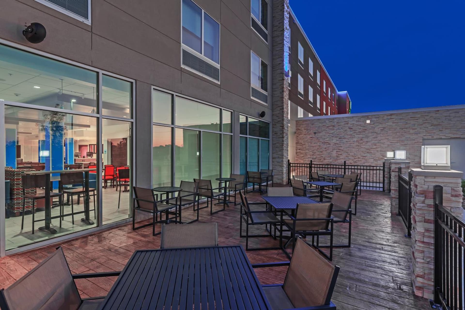 Holiday Inn Express & Suites Tulsa South - Woodland Hills by IHG interior in Tulsa, OK — gallery photo 2