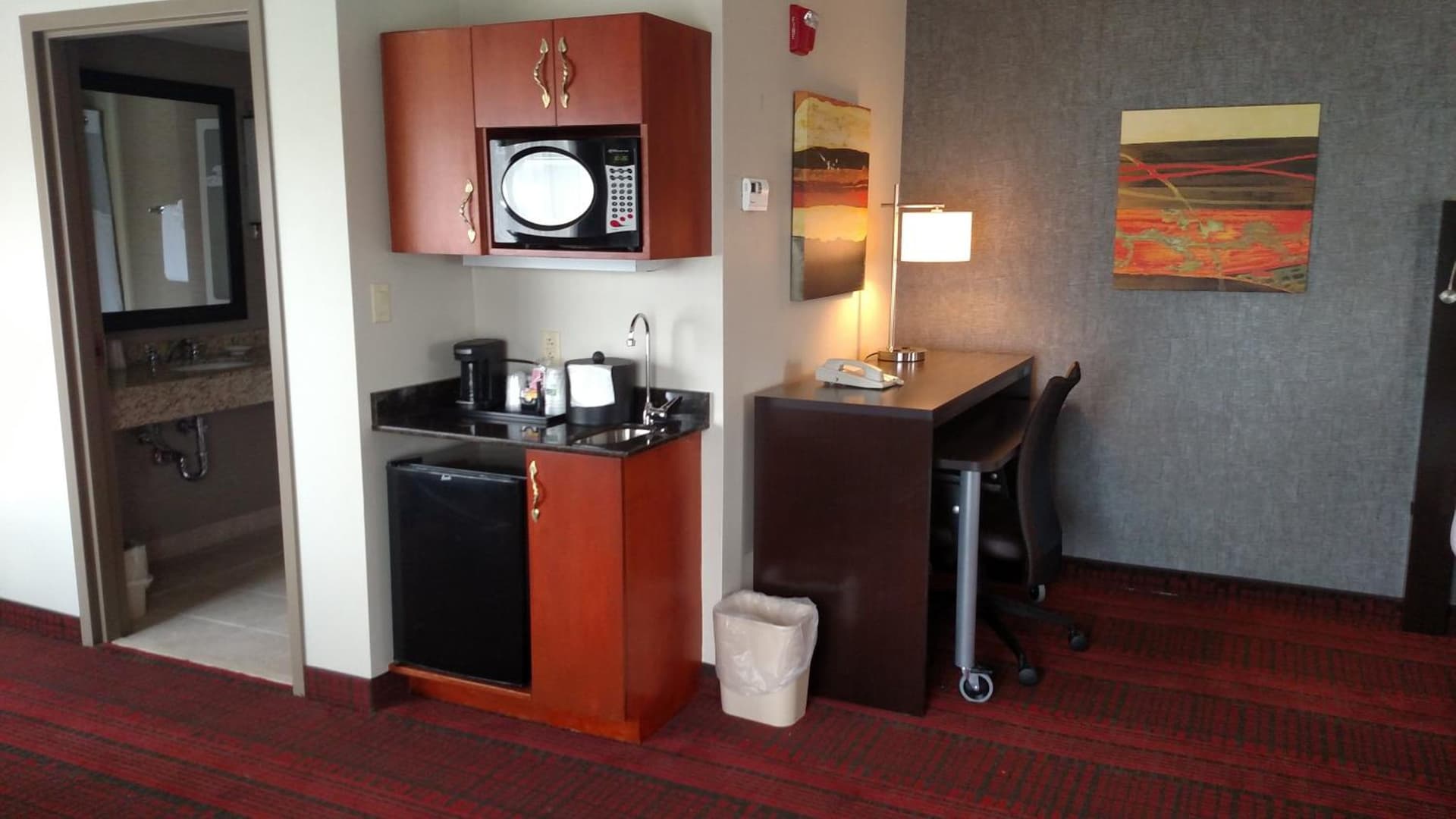 Holiday Inn Express Hotel & Suites Auburn by IHG interior in Auburn — gallery photo 2