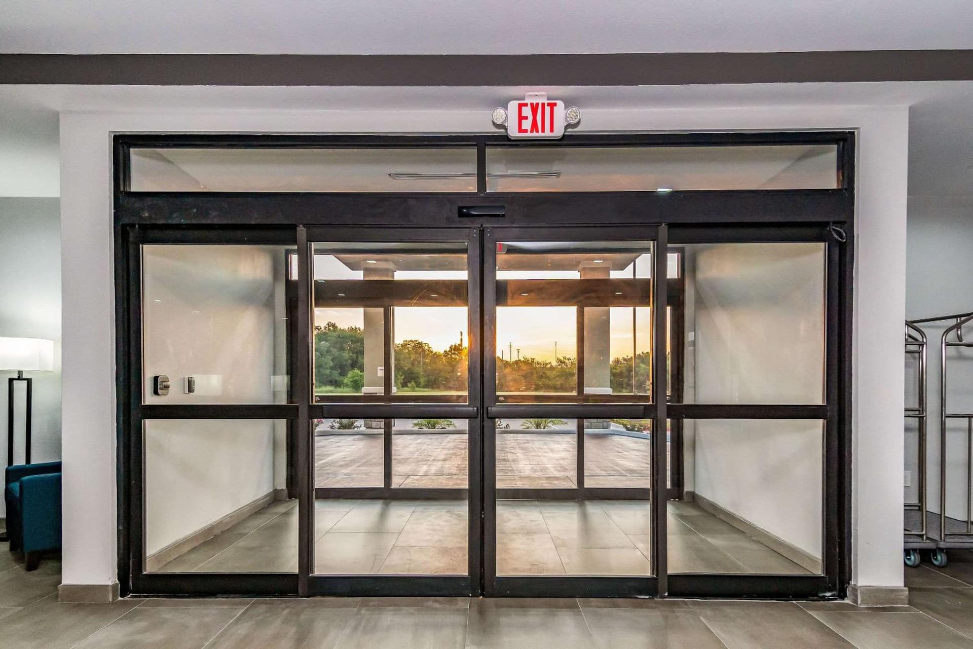Comfort Suites DeSoto Dallas South gallery photo in DeSoto, TX — image 9