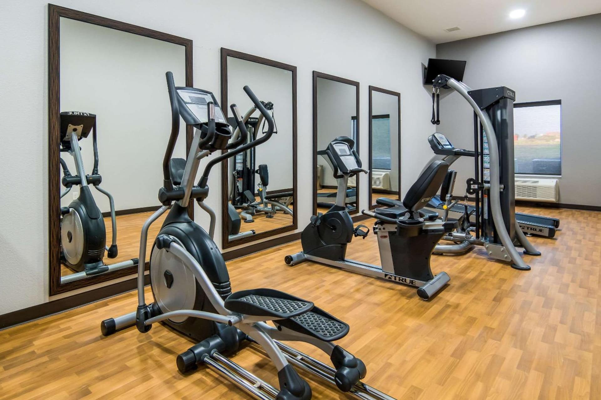 Comfort Suites DeSoto Dallas South gallery photo in DeSoto, TX — image 34