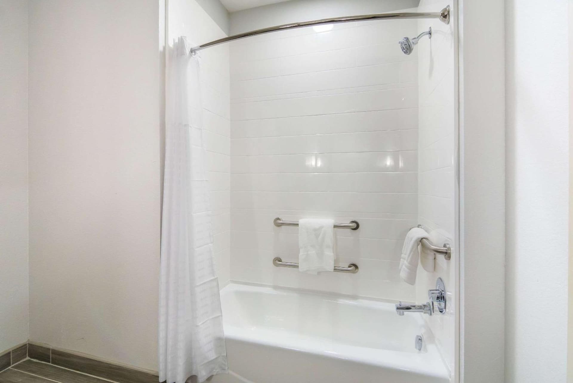 Comfort Suites DeSoto Dallas South gallery photo in DeSoto, TX — image 11