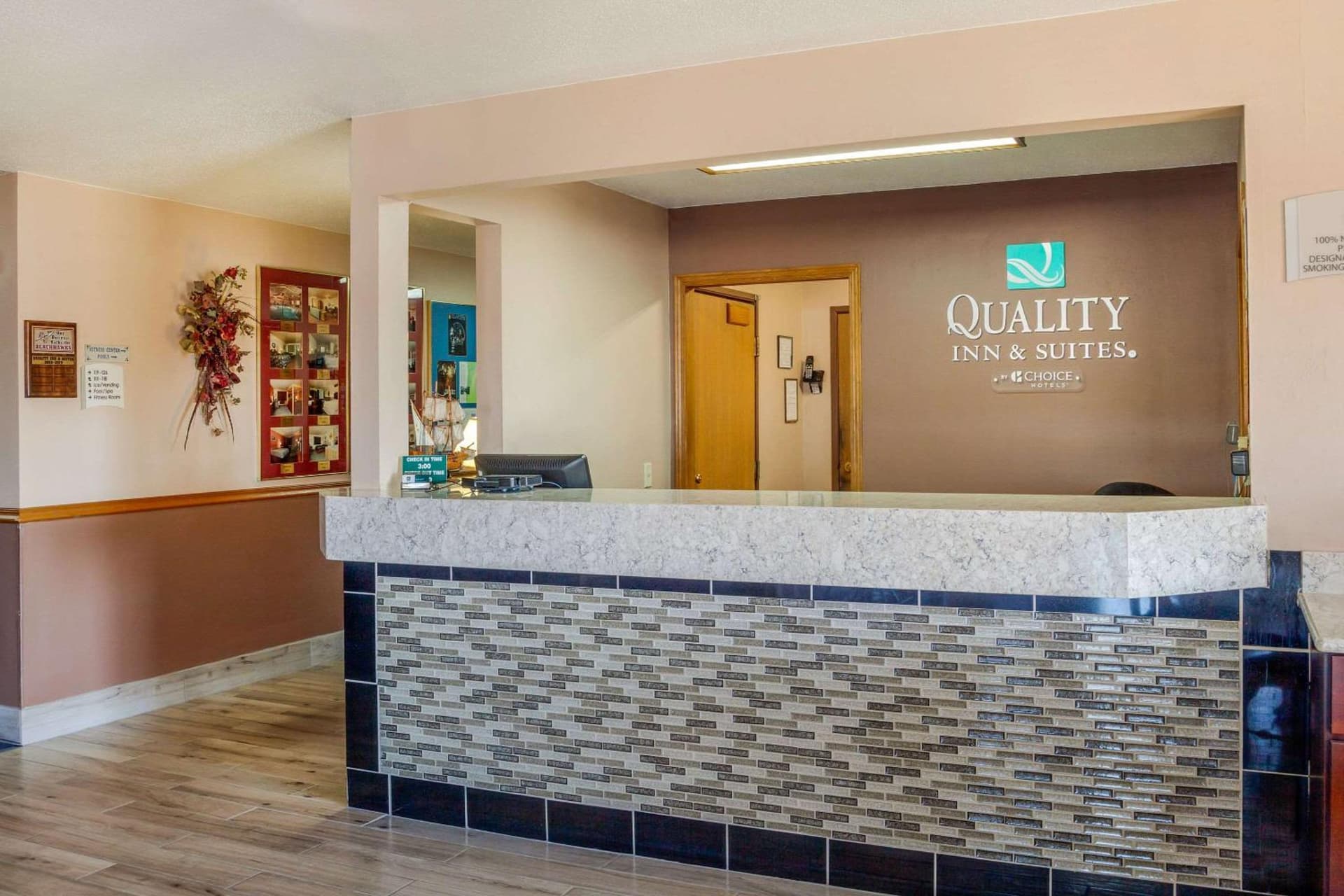 Quality Inn & Suites Prairie Du Chien interior in Prairie du Chien, WI — gallery photo 2