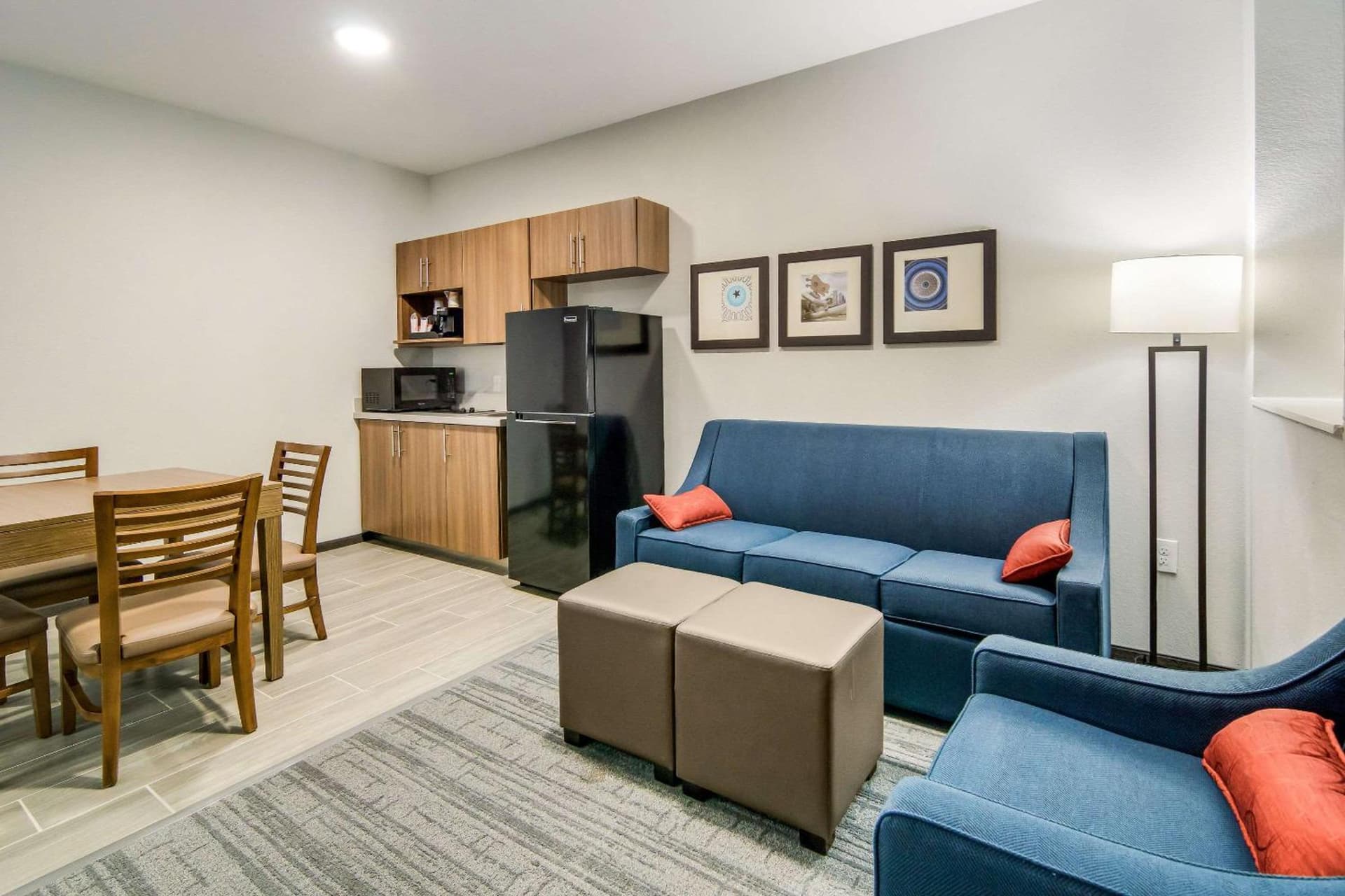 Comfort Suites DeSoto Dallas South property views in DeSoto, TX — gallery photo 3
