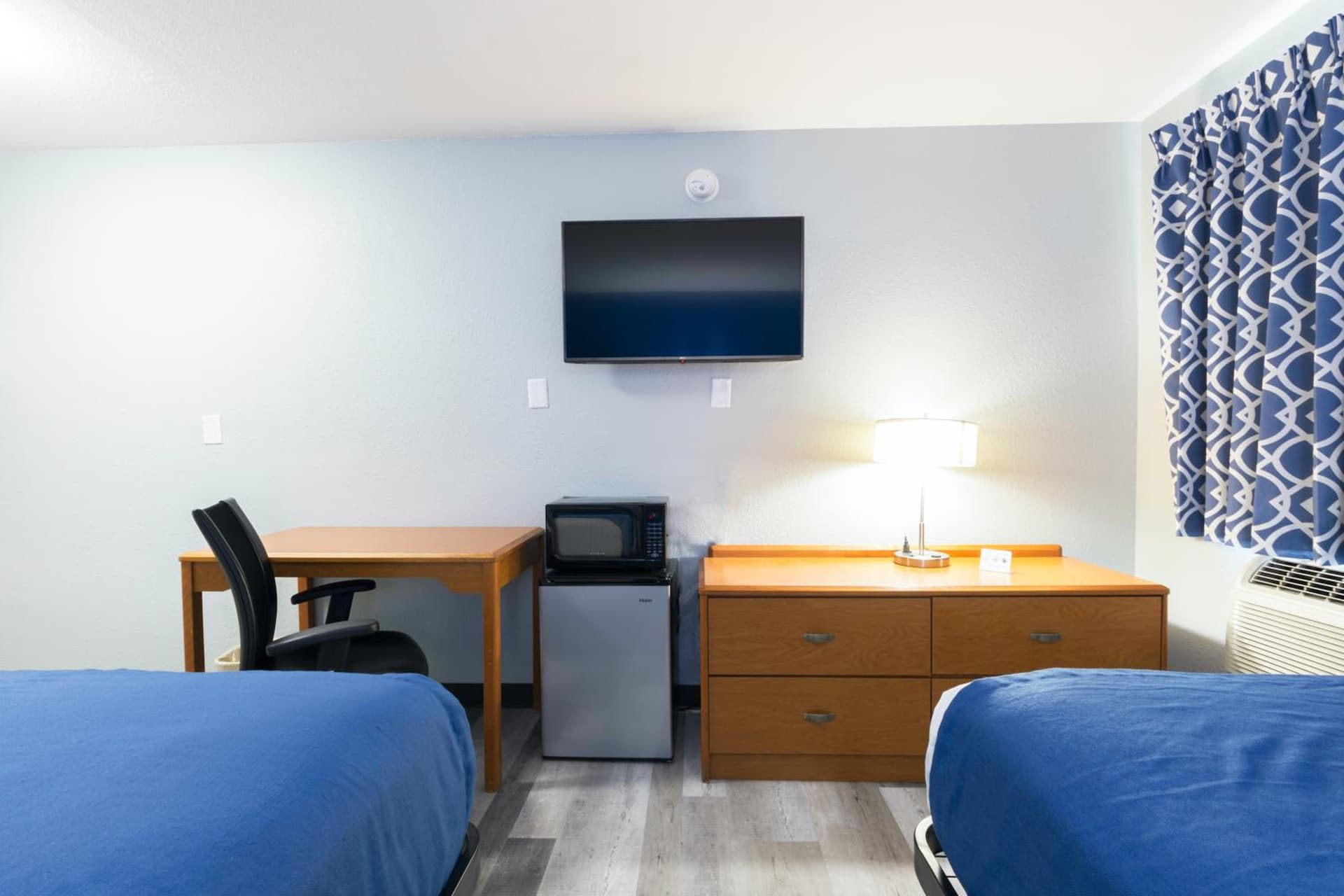Americas Best Value Inn East Peoria property views in Peoria, IL — gallery photo 3