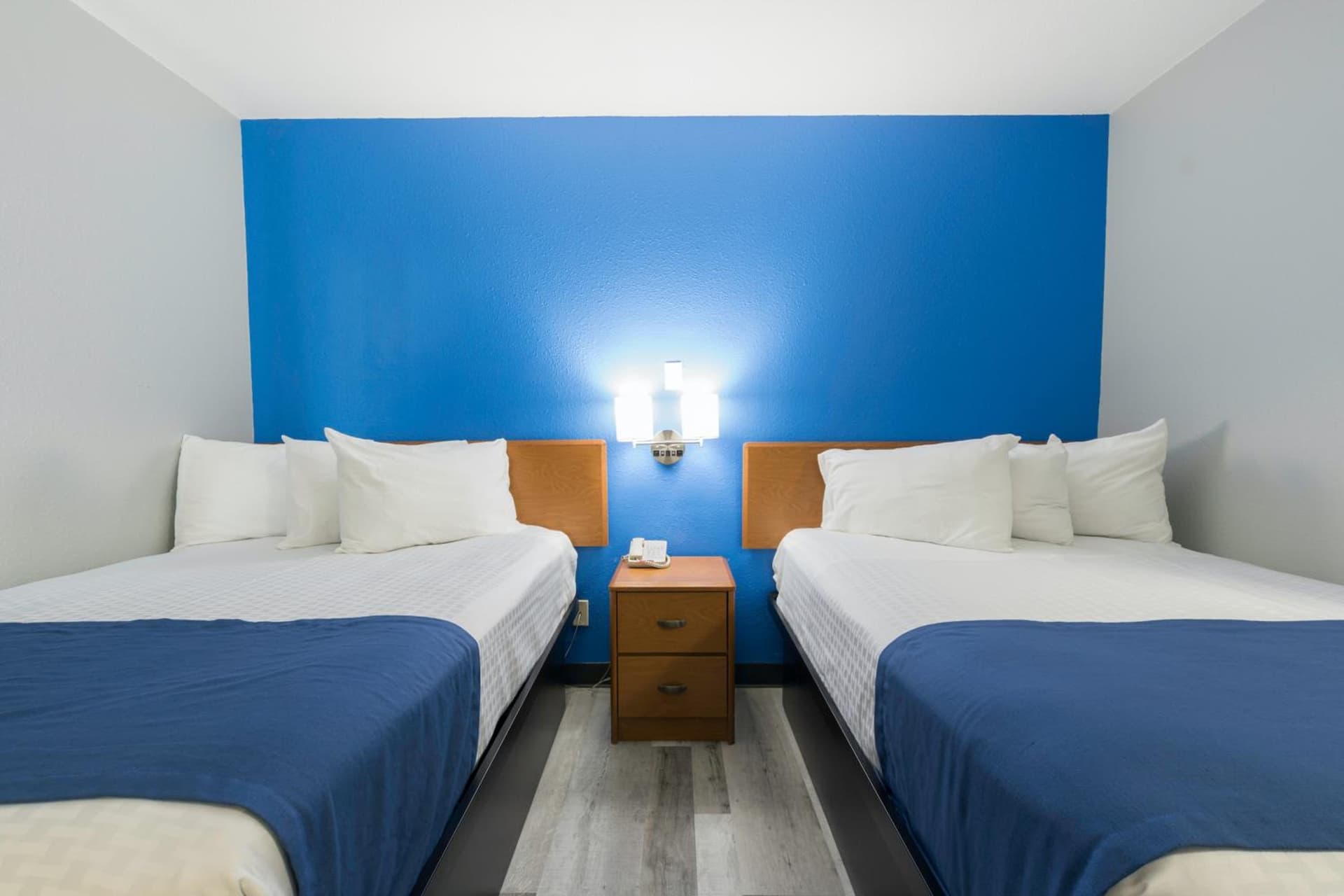 Americas Best Value Inn East Peoria gallery photo in Peoria, IL — image 19