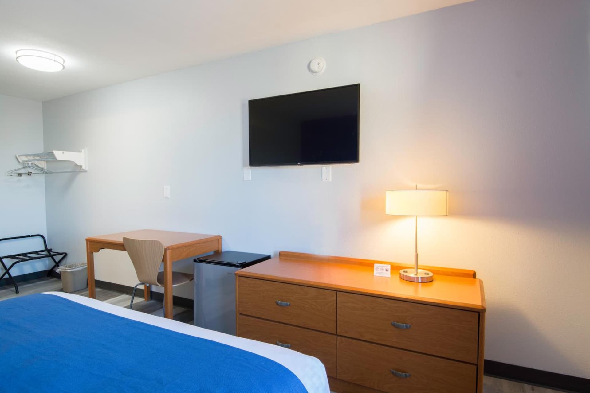 Americas Best Value Inn East Peoria property views in Peoria, IL — gallery photo 3