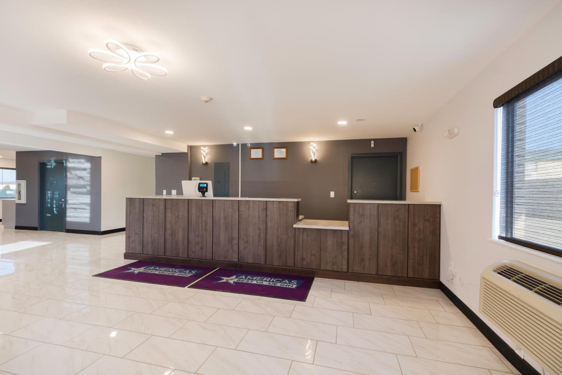 Americas Best Value Inn East Peoria gallery photo in Peoria, IL — image 5