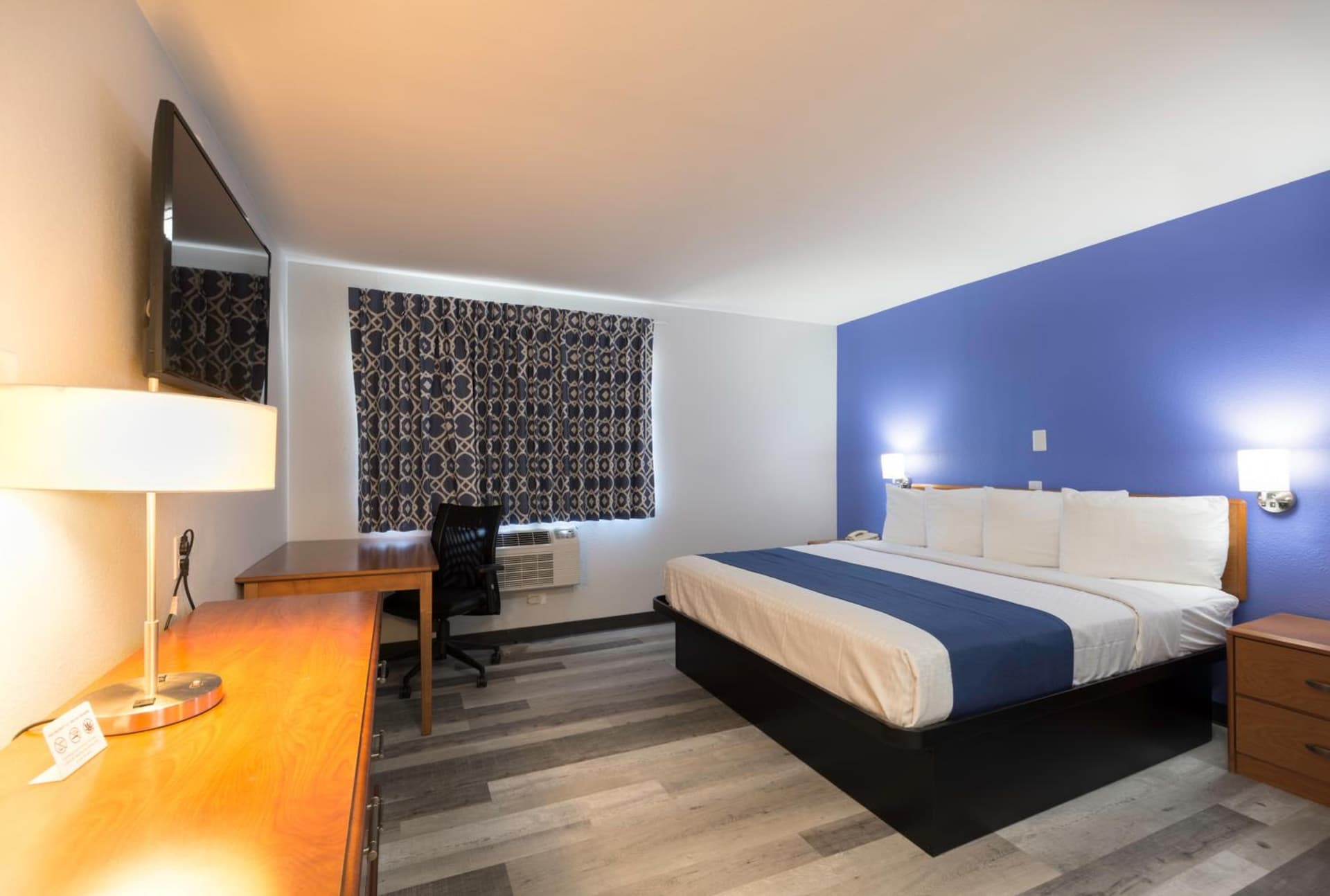 Americas Best Value Inn East Peoria gallery photo in Peoria, IL — image 16