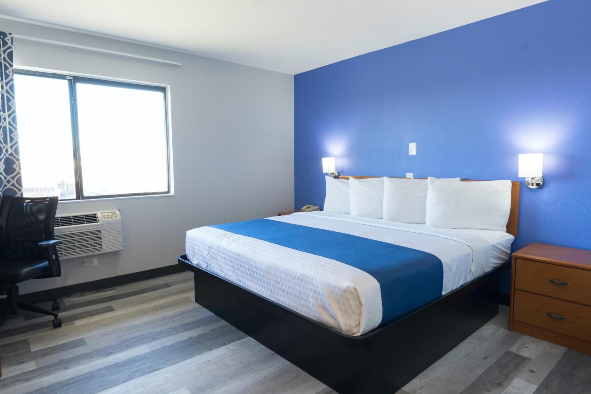 Americas Best Value Inn East Peoria gallery photo in Peoria, IL — image 14