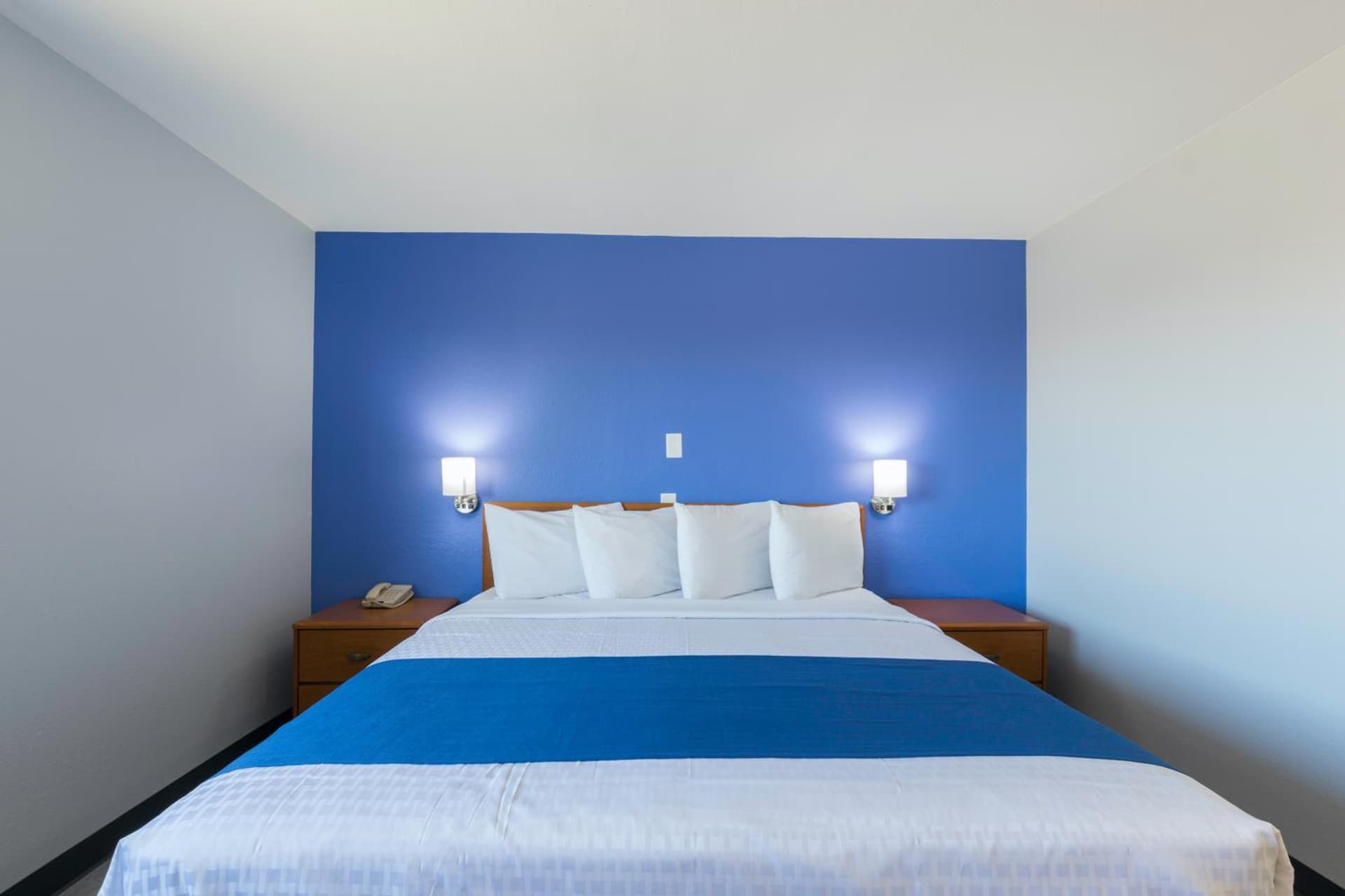 Americas Best Value Inn East Peoria gallery photo in Peoria, IL — image 18