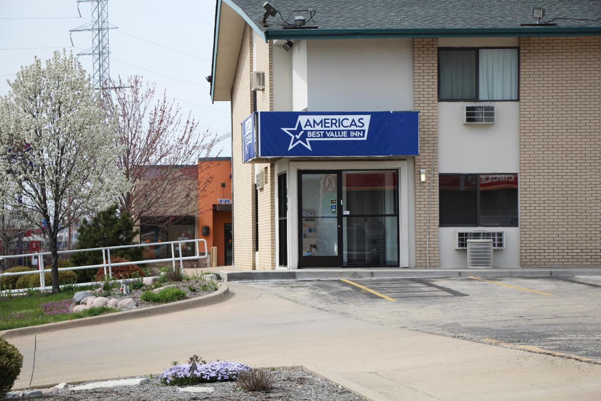 Americas Best Value Inn East Peoria featured exterior or lobby in Peoria, IL — similar hotel
