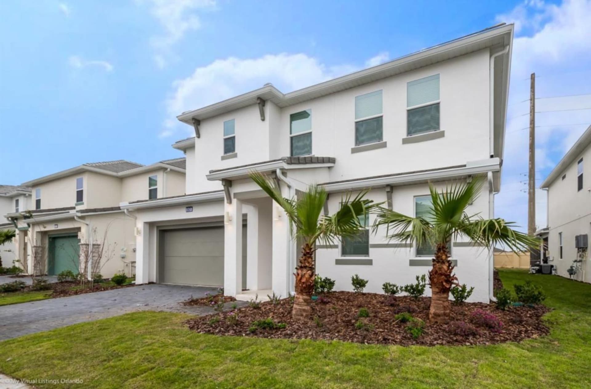 Varios Resort Pool Homes featured exterior or lobby in Davenport, FL — similar hotel