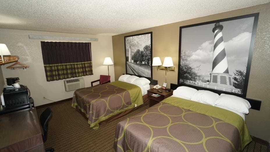 Super 8 by Wyndham Greenville gallery photo in Greenville, NC — image 8