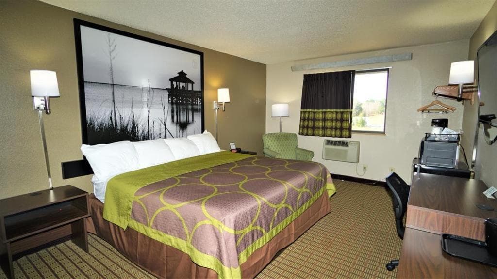 Super 8 by Wyndham Greenville gallery photo in Greenville, NC — image 16