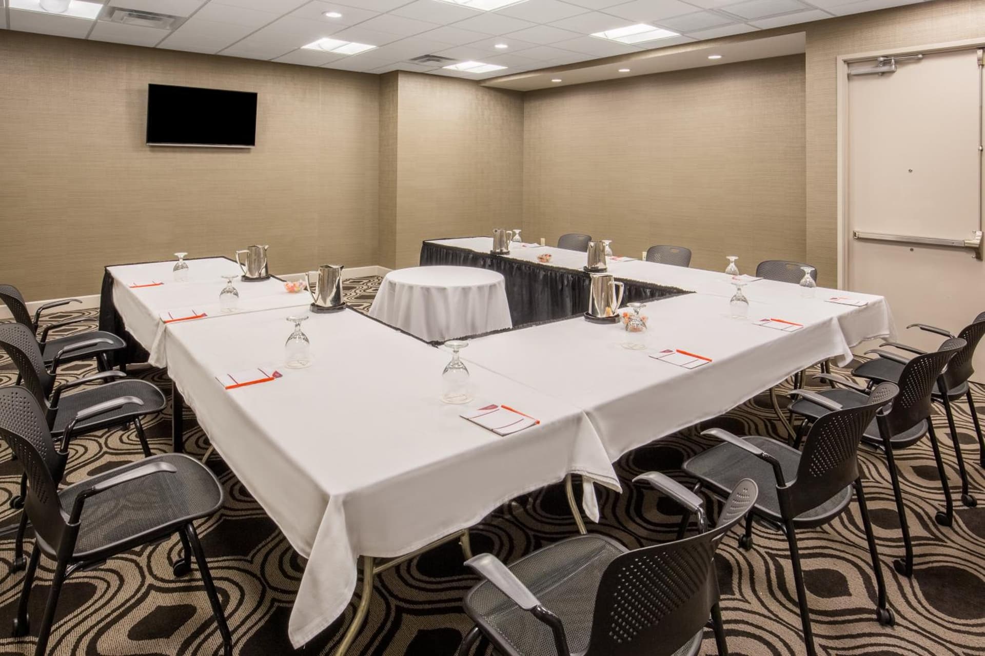 Crowne Plaza Phoenix Airport - PHX by IHG gallery photo in Phoenix, AZ — image 7