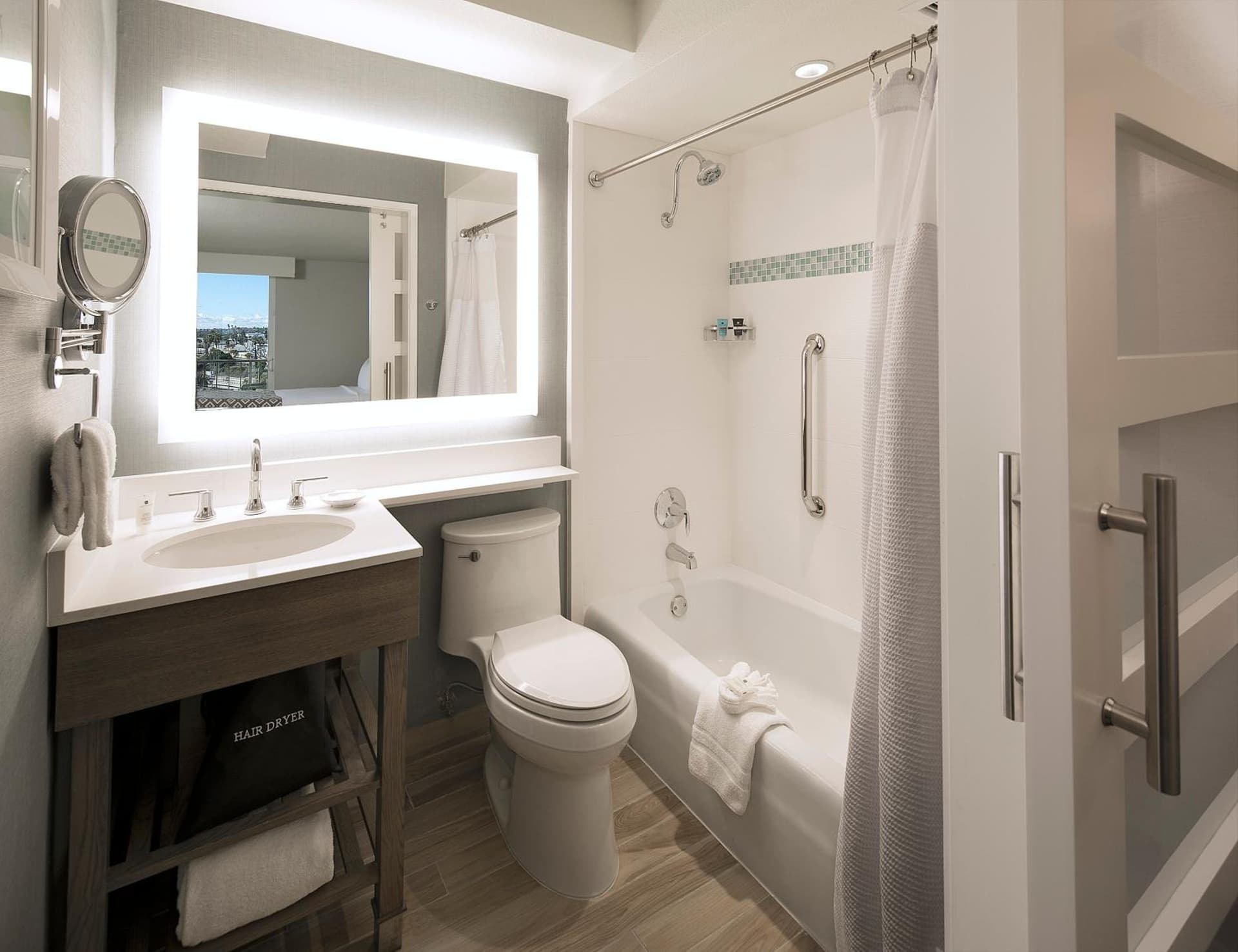 Crowne Plaza Ventura Beach by IHG gallery photo in Ventura, CA — image 180