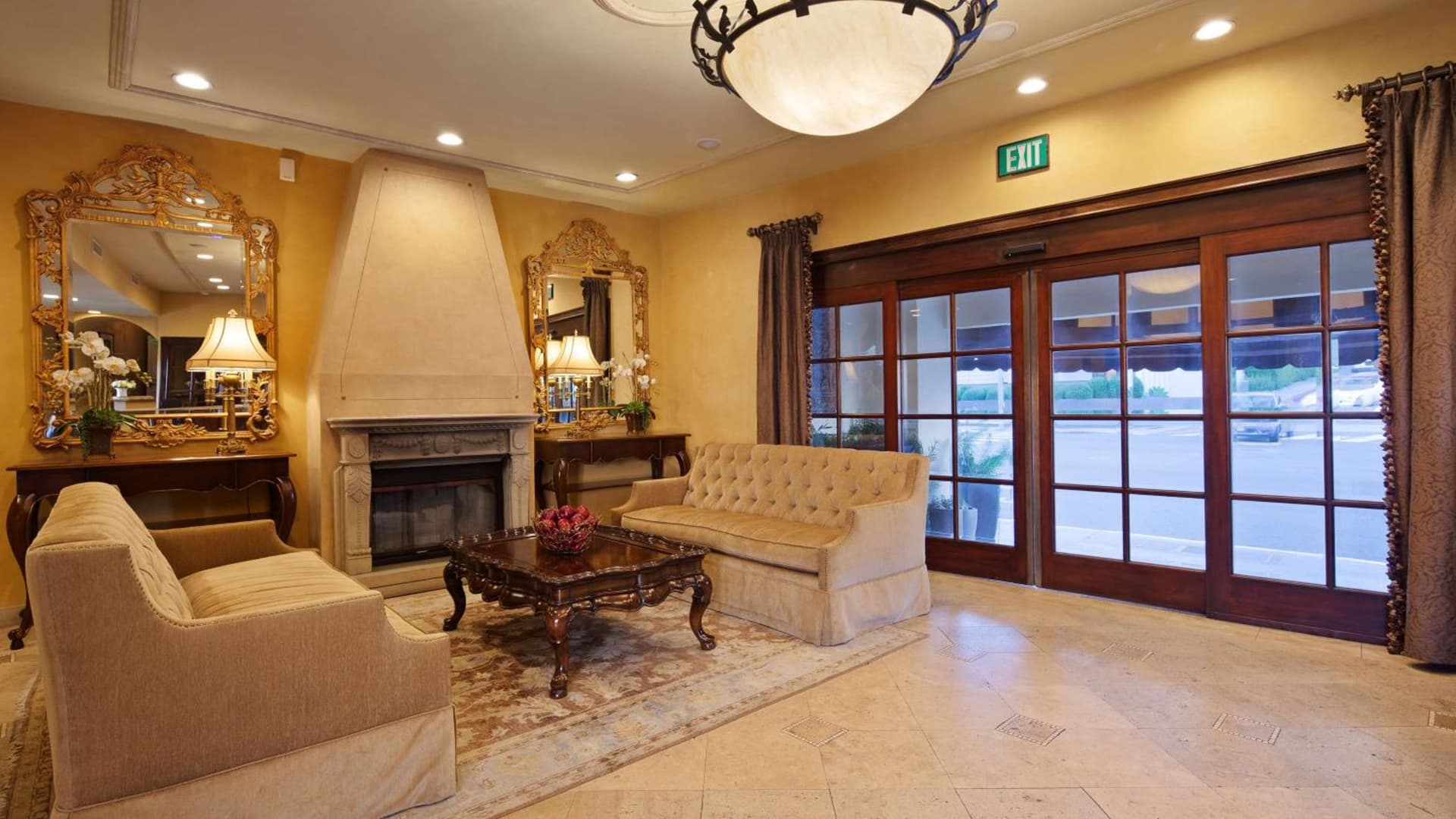Best Western Plus Sunset Plaza Hotel property views in Los Angeles, CA — gallery photo 3