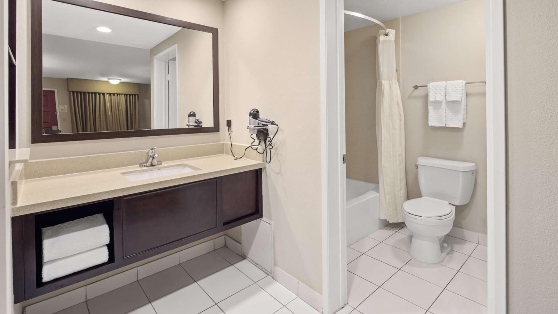 Best Western Pasadena Royale Inn & Suites gallery photo in Pasadena, CA — image 13