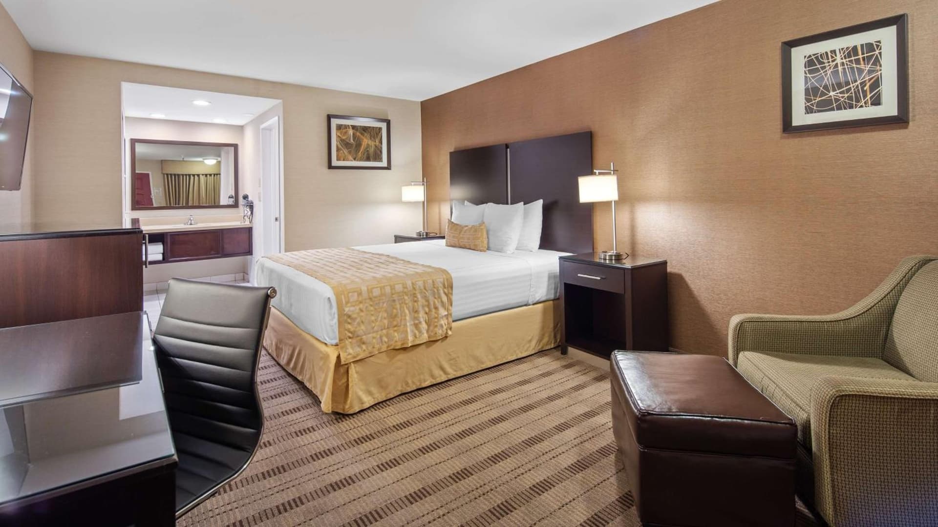 Best Western Pasadena Royale Inn & Suites interior in Pasadena, CA — gallery photo 2