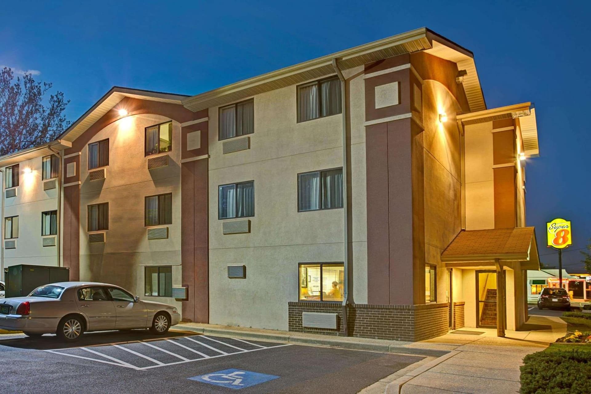 Super 8 by Wyndham College Park Wash DC Area interior in College Park, MD — gallery photo 2