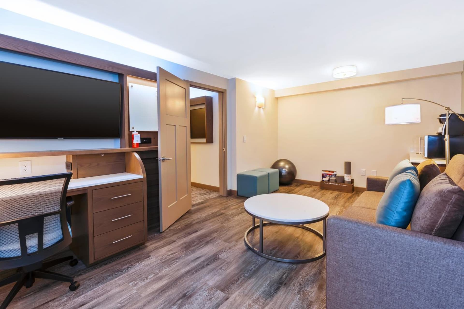 EVEN Hotel Ann Arbor S - University Area by IHG gallery photo in Ann Arbor, MI — image 11